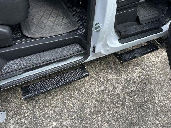 デリカD:5前期後期取り付けOKサイドステップ片側フロント&リアセット