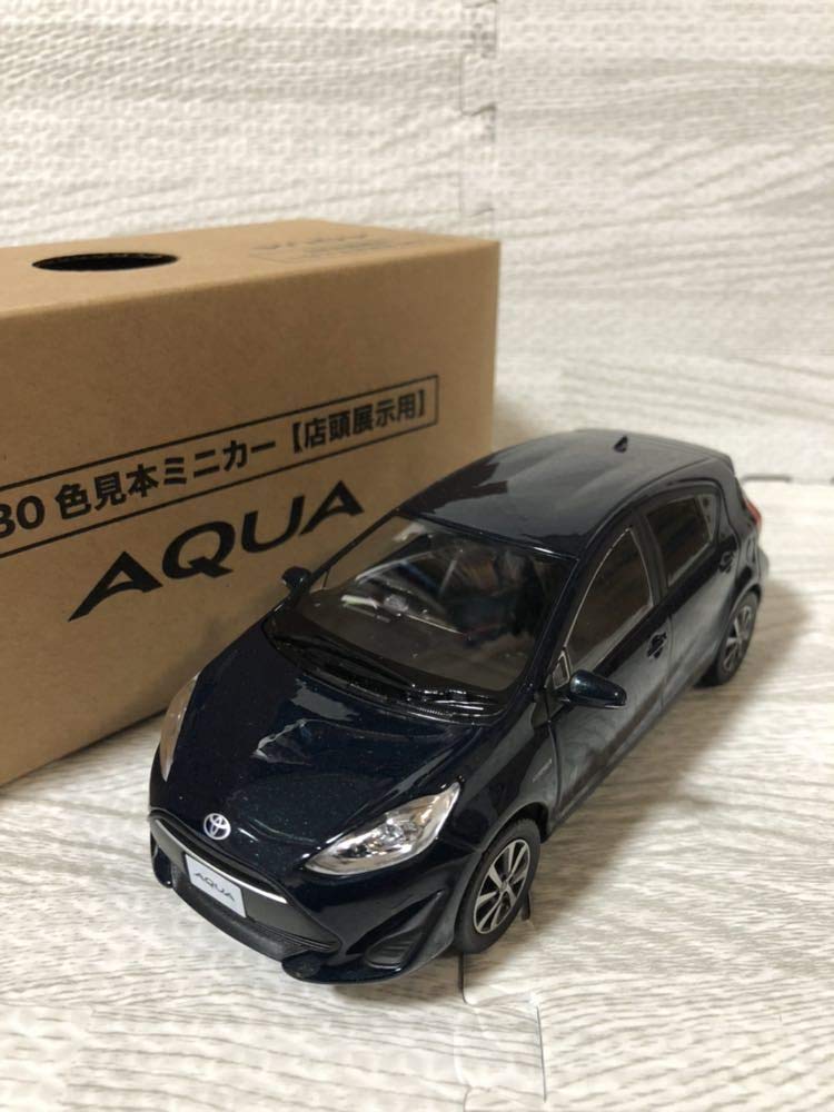 Amazon.co.jp: 1/30 トヨタ 新型アクア カラーサンプル ミニカー