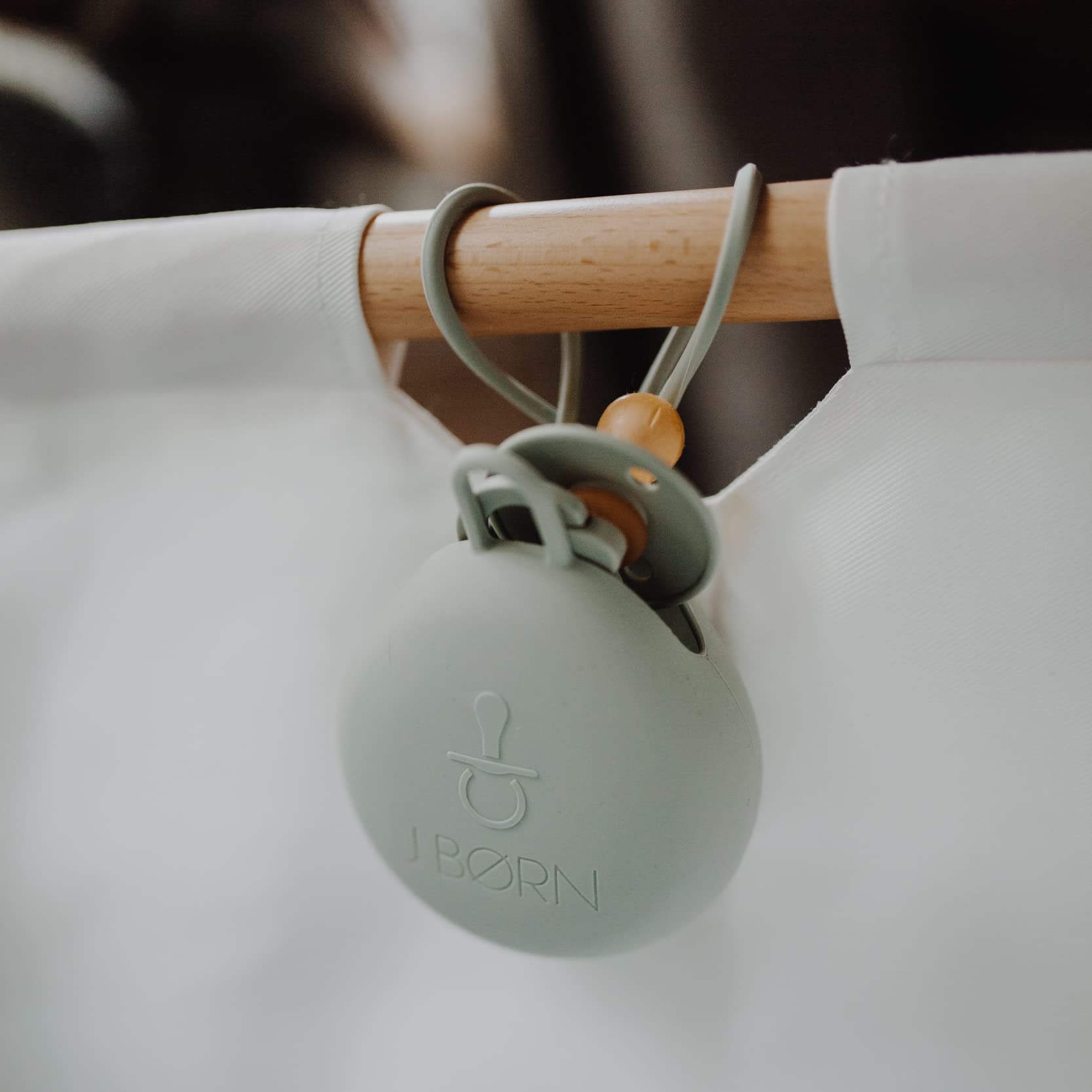 Support de tétine de voyage en silicone de qualité alimentaire (plusieurs couleurs) - Respectueux de l'environnement - Essentiels pour bébé, peut contenir jusqu'à 3 tétines (nuage)
