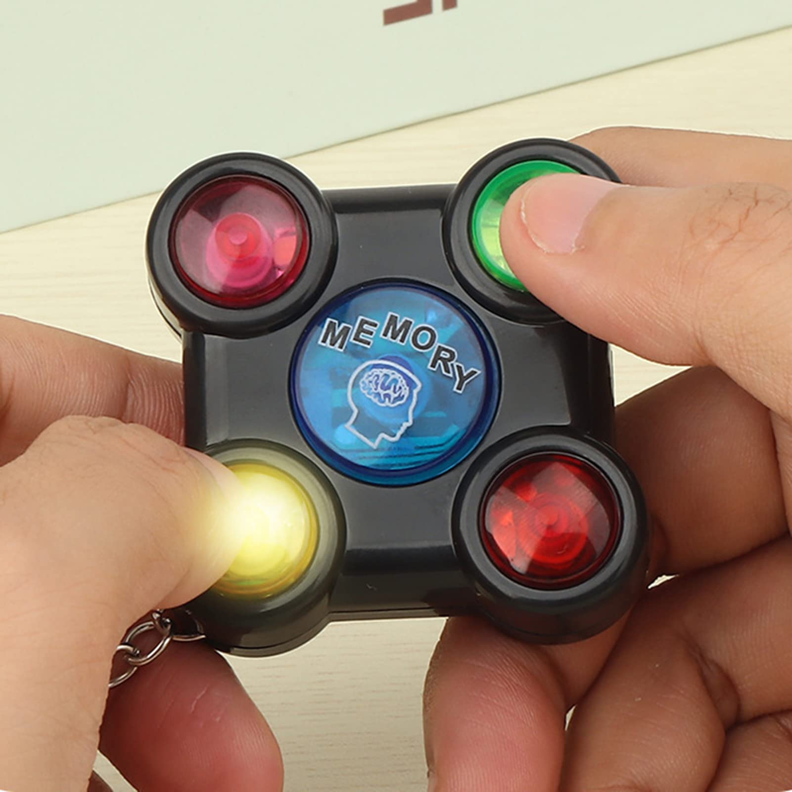 Simon Game - Juego De Memoria Electrónico, Consola De Juegos Simon Juegos Portátiles con Luces Y Sonidos, Juego De Bolsillo De Desafío Electrónico, Juegos De Memoria para Niños (Estilo Aleatorio)