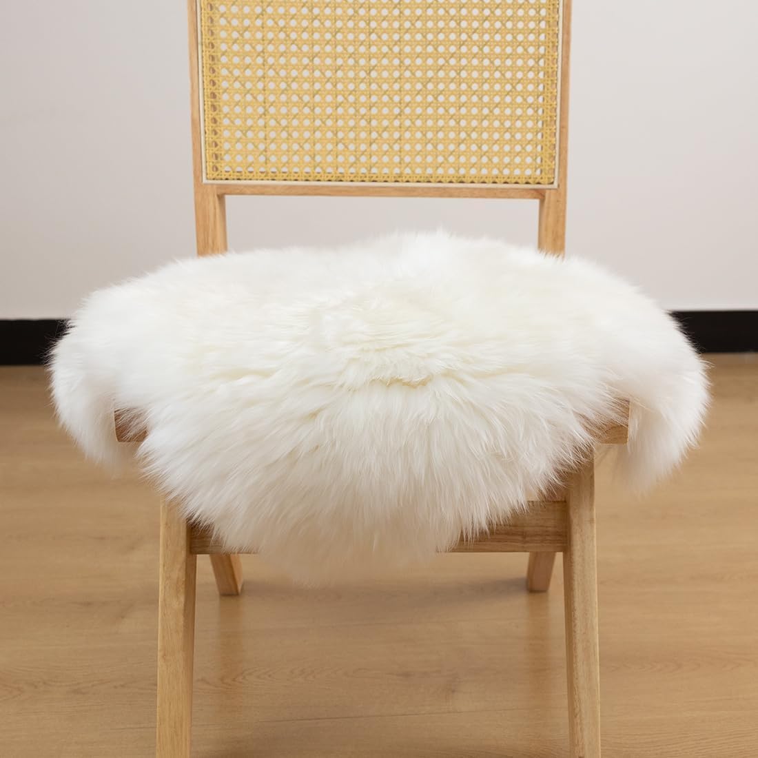 Amazon.co.jp: ムートン 椅子 クッション 55×55cm ライトベージュ 100