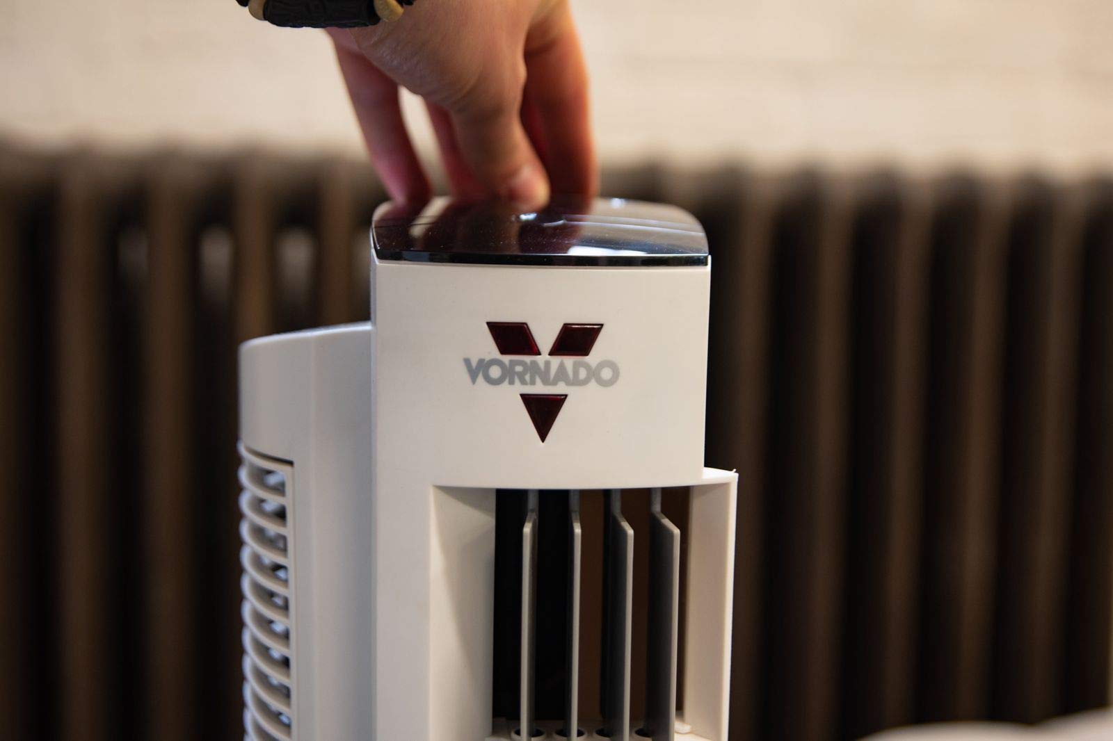 Vornado Wentylator kolumnowy Tower L w kolorze białym o wydajności powietrza 1020 m³/h z pilotem zdalnego sterowania, 701784