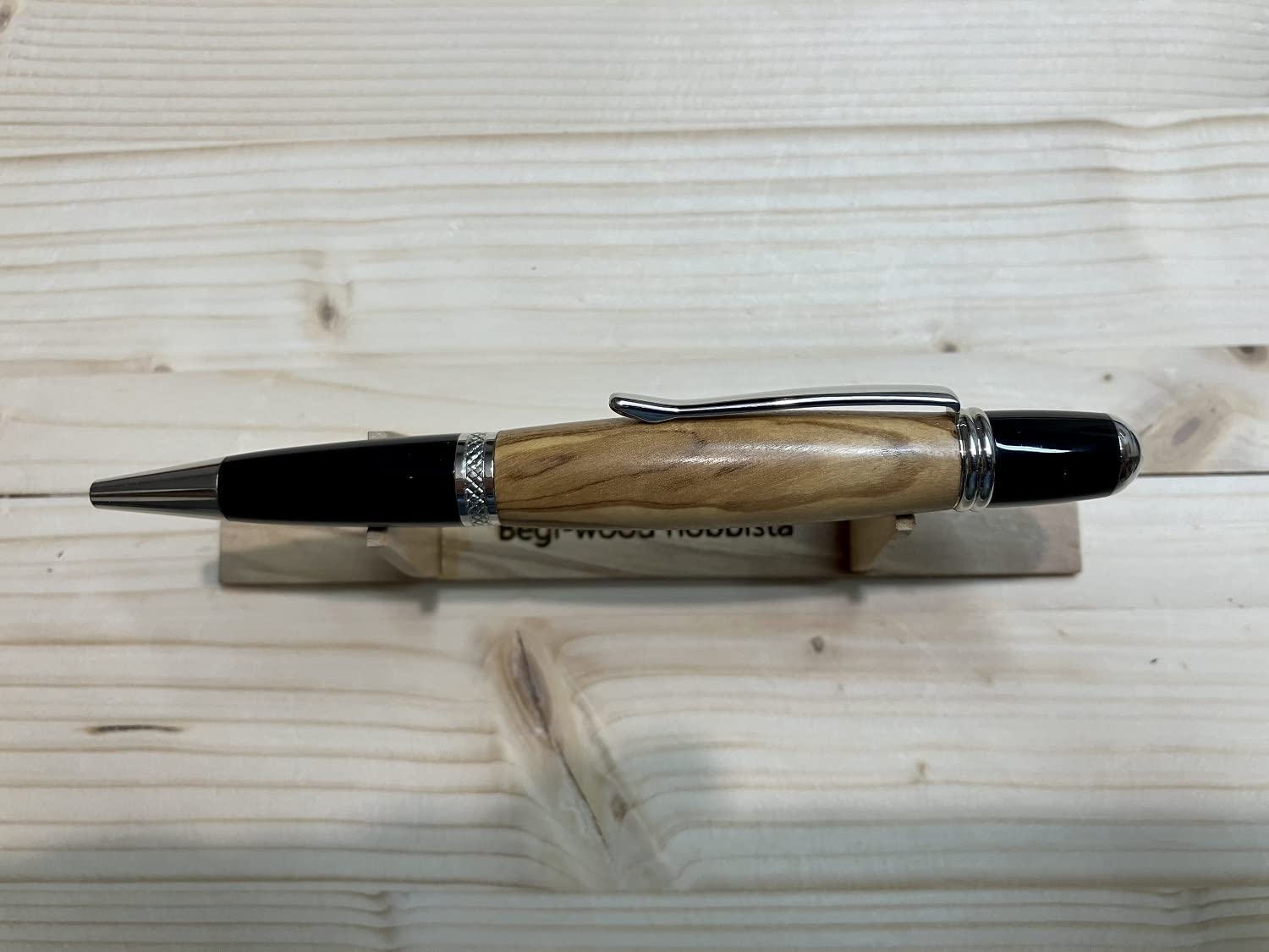 Penna artigianale fatta a mano in legno di Ulivo - sierra -