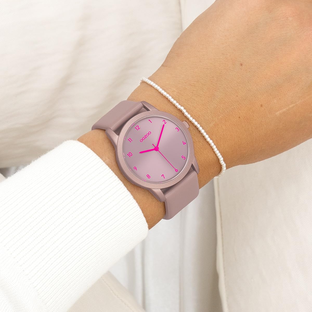 Oozoo C11648 Montre pour femme avec bracelet en cuir lilas 38 mm Mouvement à quartz japonais Verre minéral Cadran Sunray