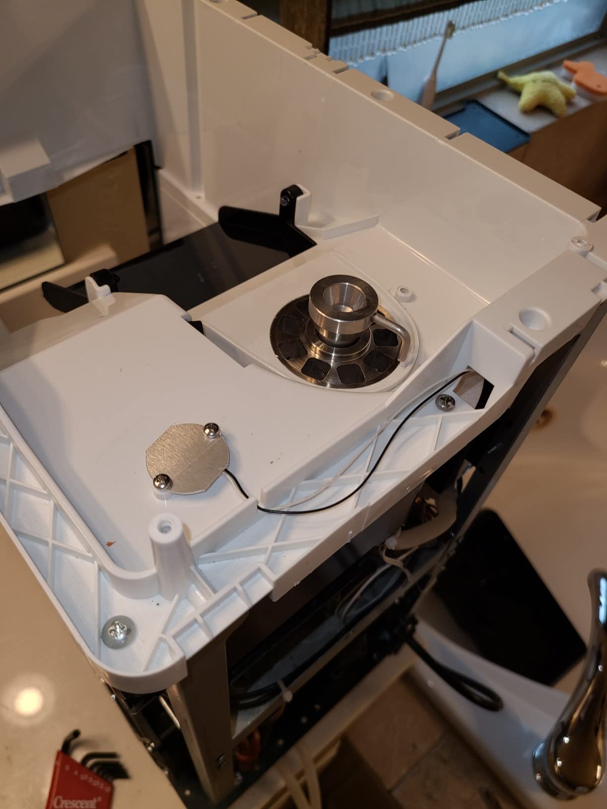 How to Clean Frigidaire Ice Maker EFIC235? Guide For 2023