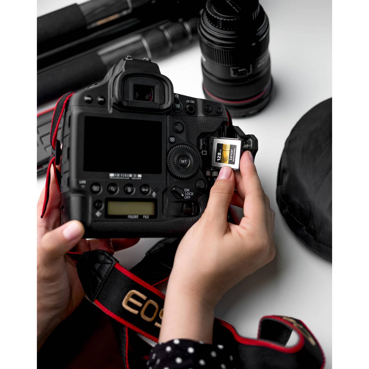 Lexar Scheda di memoria professionale CFexpress di tipo B da 128 GB, serie Gold, fino a 1750 MB/s in lettura, registrazione video Raw 8K, supporta PCIe 3.0 e NVMe (LCXEXPR128G-RNENG)