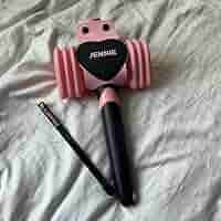 BLACKPINK ブラックピンク　ペンライトホルダー　ジス LIGHT STICK HOLDER（JISOO/JENNIE/ROSÉ/LISA）