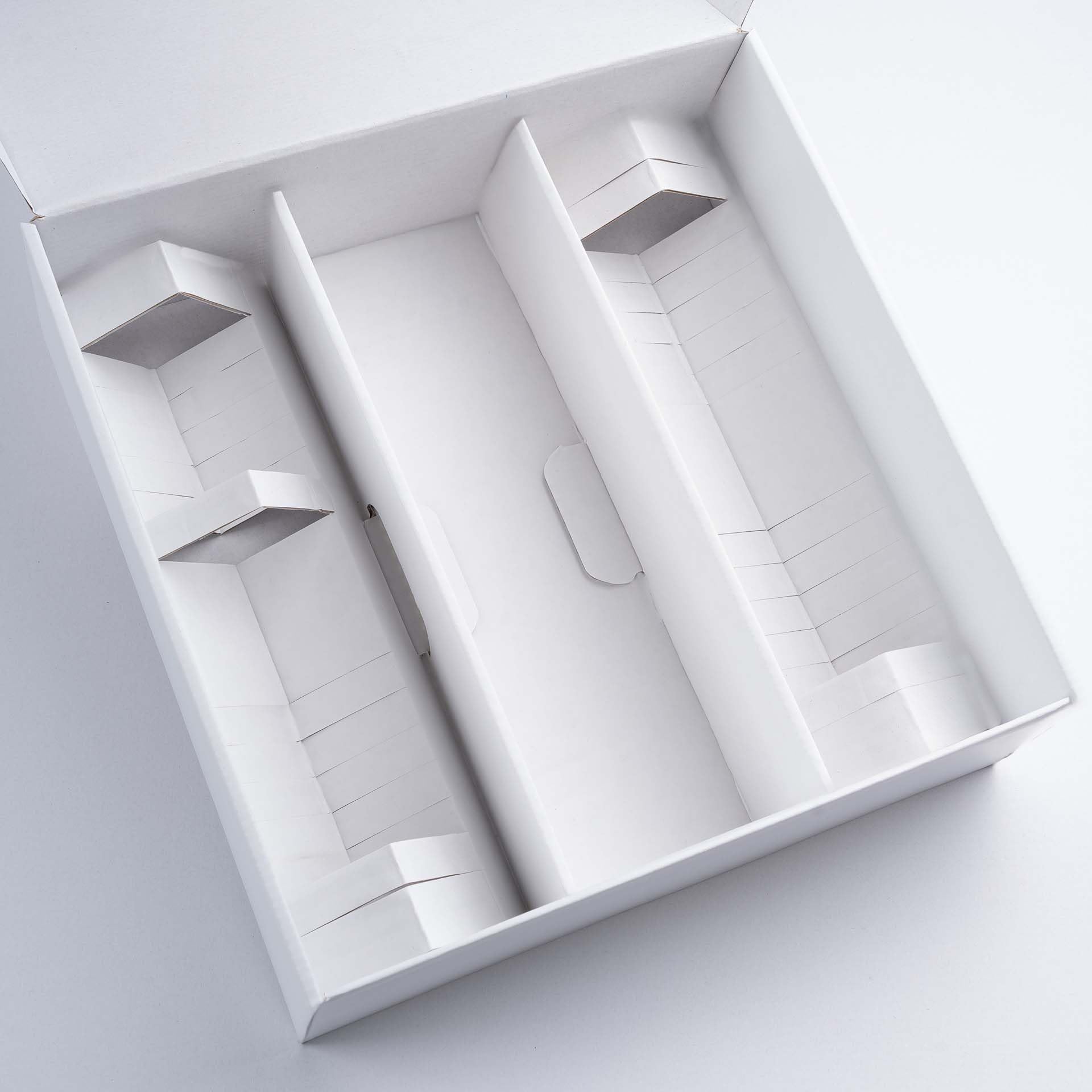 [BOXXCO] 25 Stück Einlagen für Geschenkboxen Weiß Groß 904x286 mm - Inlay mit 3 Fächern - Individuell anpassbare Facheinteilung für Präsentkartons