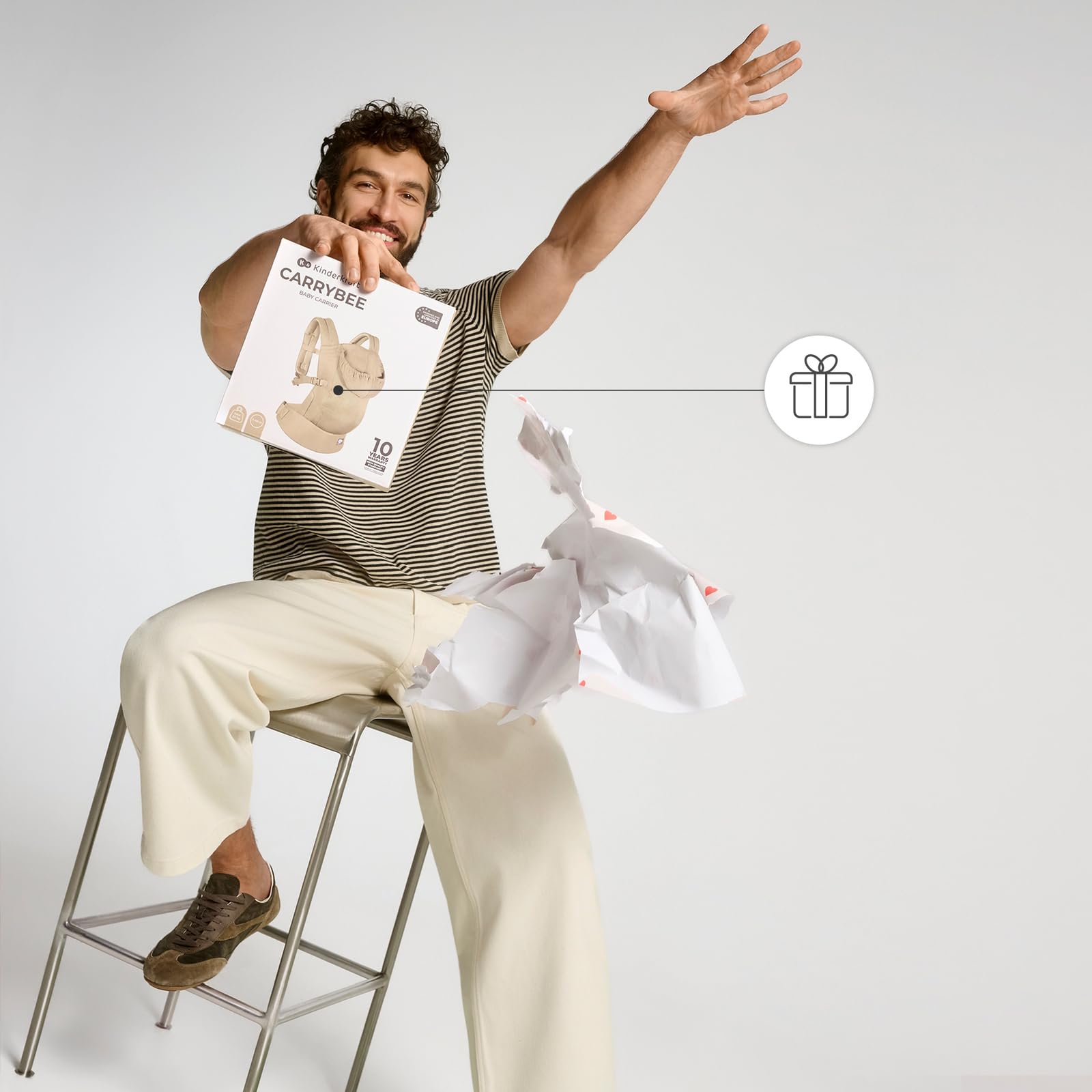 Kinderkraft ergonomische Babytrage CARRYBEE ab 3 Monaten bis 20 kg, verstellbar, feste Kapuze, aus Baumwolle und atmungsaktivem Polyester-Mesh, leicht, Beige