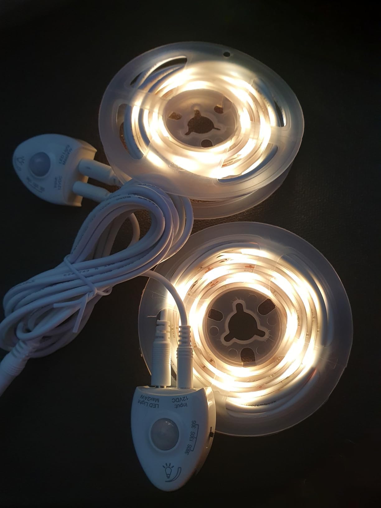 Kwmobile LED Bettlicht Mit Bewegungsmelder - Bett Lichtleiste Nachtlicht Streifen Dimmbar - Bewegungssensor Licht Leiste - Baby Beleuchtung Warmweiß