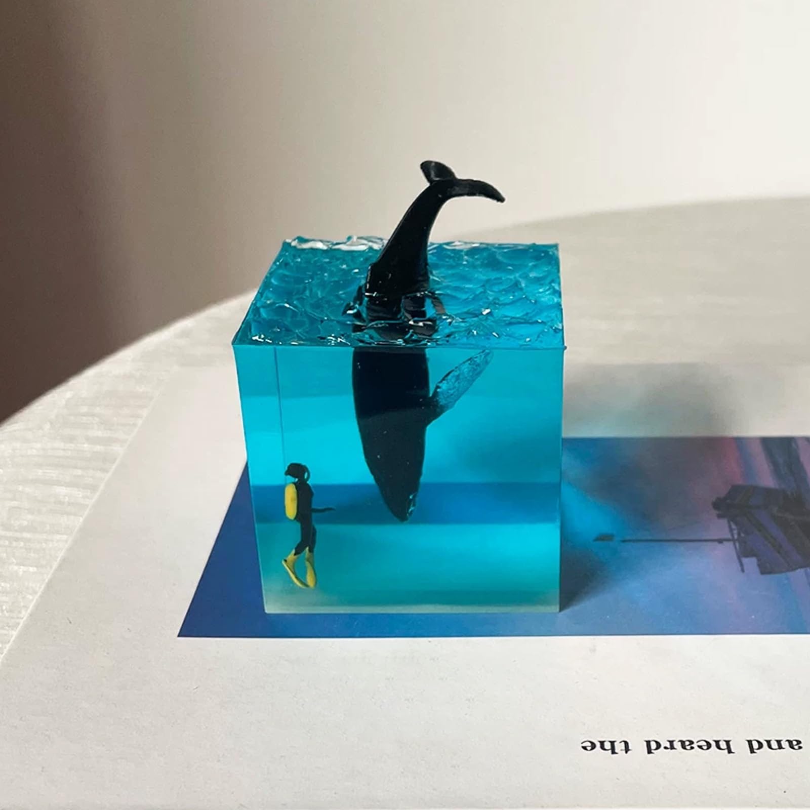 Lampada artigianale in resina, diorama squalo balena realistico, luce notturna decorazione marina, lampada da tavolo USB per camera e scrivania(C,Without base 7cm/2.8in)
