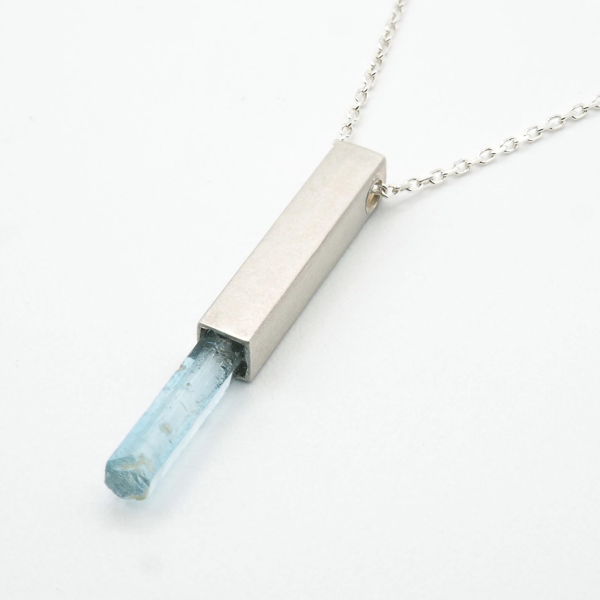 MEKI`S Collar de Cadena con Colgante de Aguamarina en Plata de ley 925 | natural, mineral, plata 925, azul hielo, minimalista, cadena, collar con colgante, mujer, hombre, piedra natural sin pulir