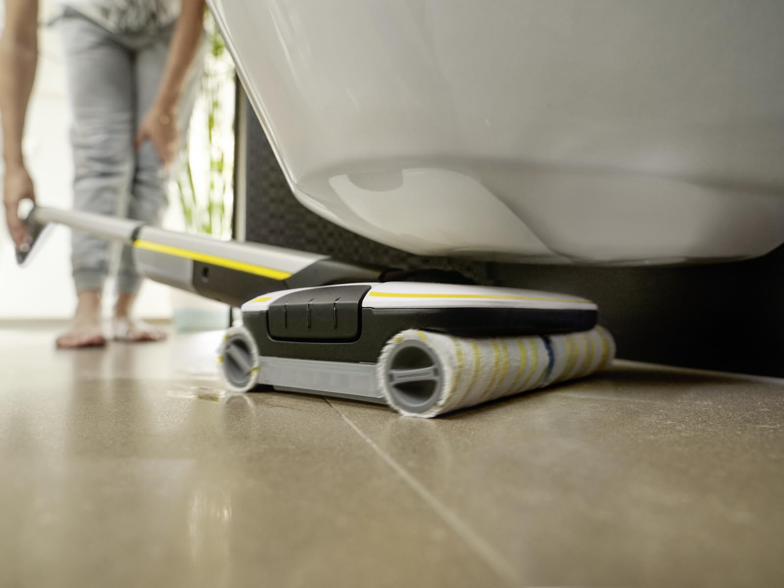 KÄRCHER Nettoyeur de SoLS FC 7 Cordless, avec 4 Rouleaux Microfibres Contrarotatifs, Durée d'Utilisation de la Batterie : env, 45 Min, Rendement de Surface par Charge de Batterie : env, 175 M²