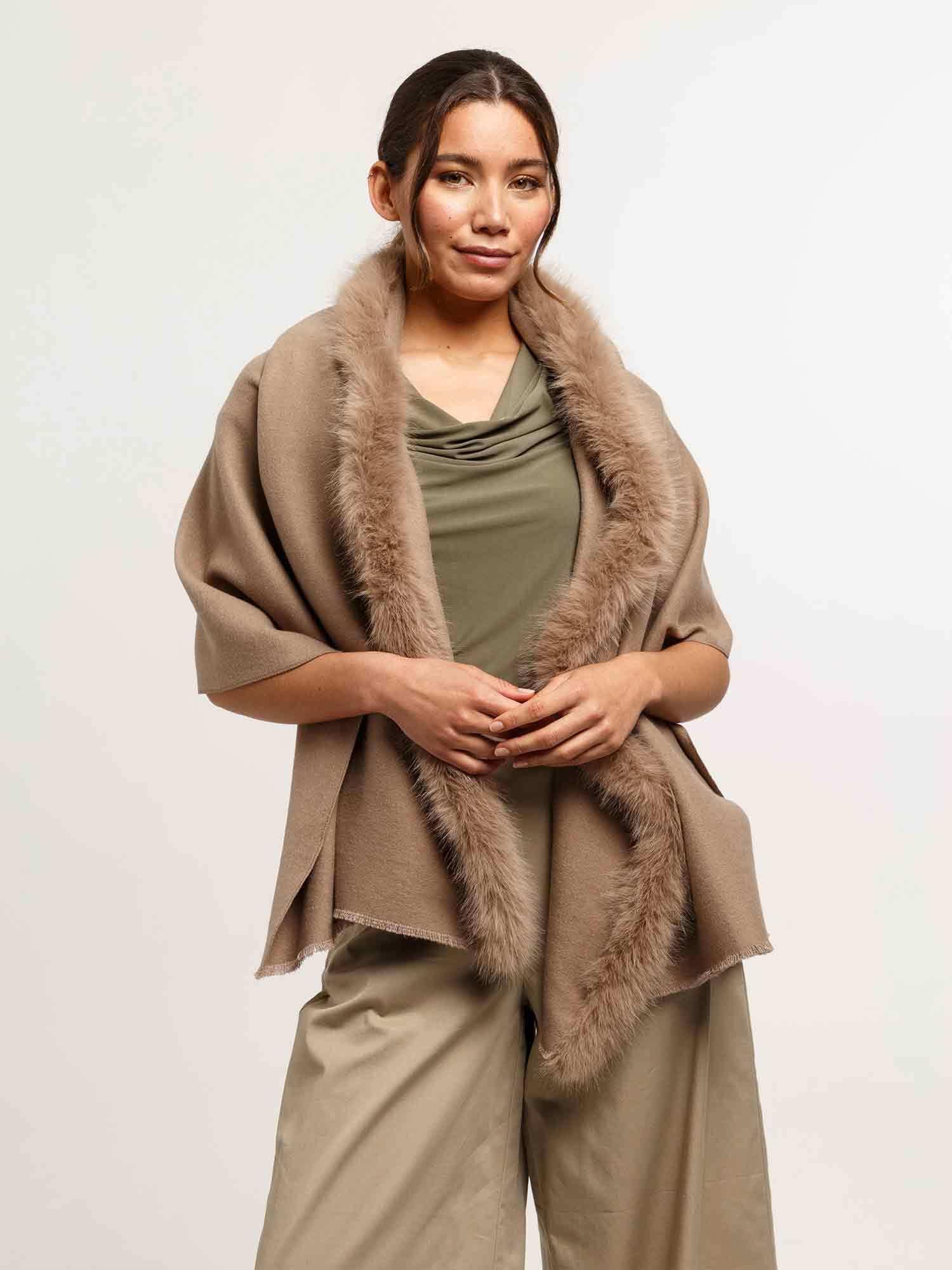 FRAAS Poncho | 60 x 180 cm | Mit Kunstfell-Rand | für Damen | Elegant und perfekt für Herbst und Winter