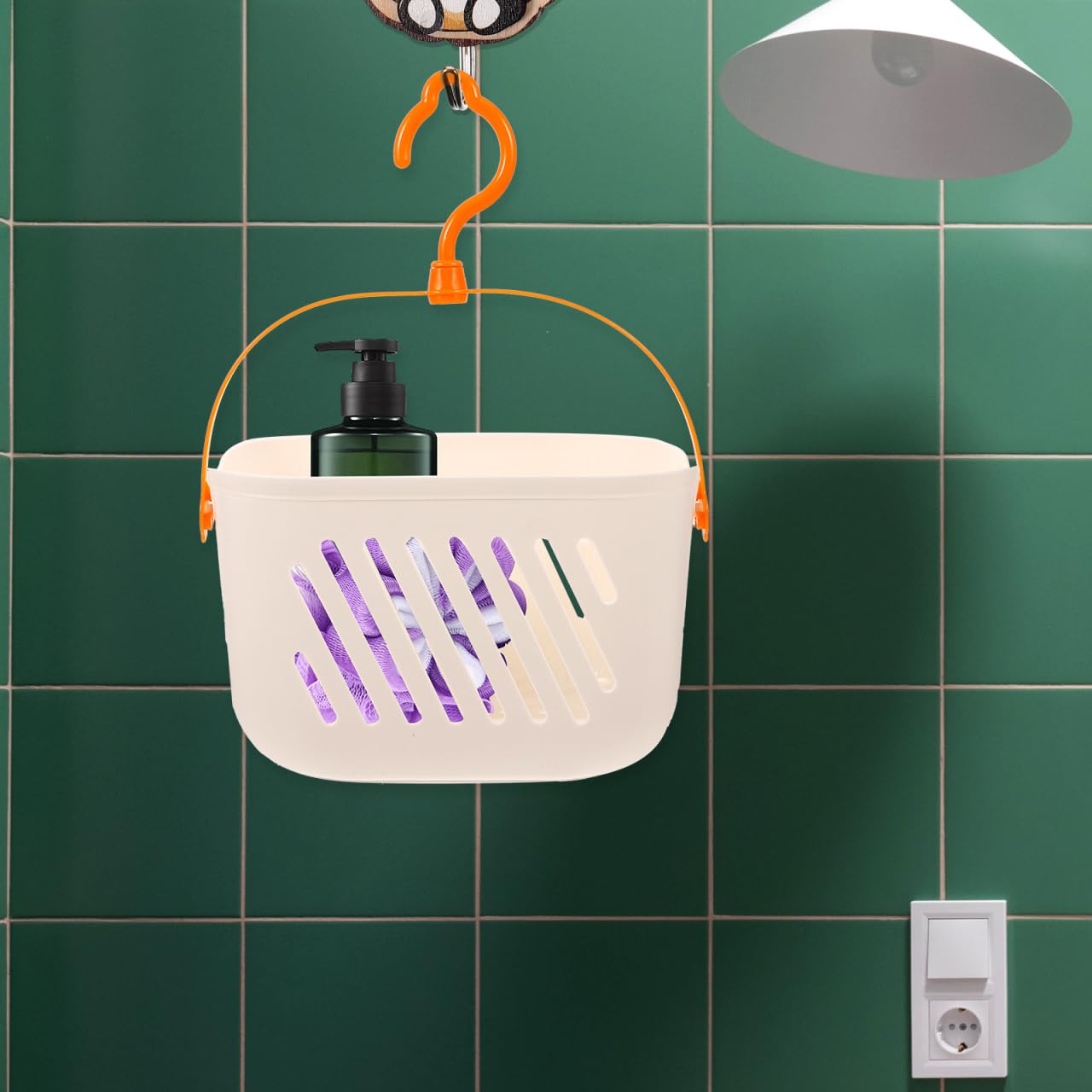 Angoily Cesta de ducha colgante de plástico para colgar, cesta de ducha portátil, organizador de cocina con gancho para el hogar, color blanco