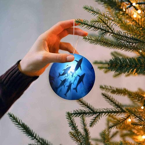 Miniatura 3 de Pedente de círculo de adorno navideño de cerámica, un buzo con una vaina de ballenas jorobadas