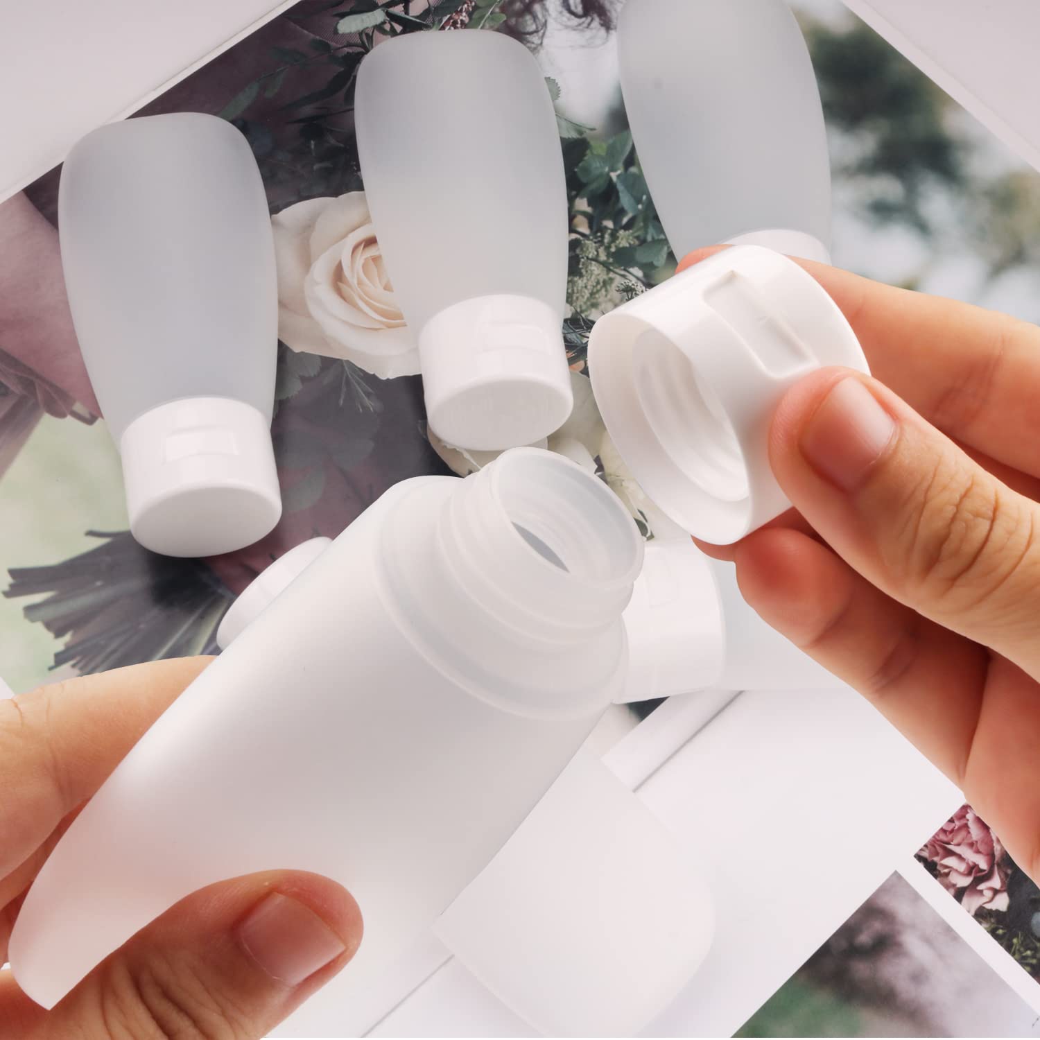 Confezione da 10 flaconi da viaggio in plastica da 60 ml, ricaricabili, traslucidi, con coperchio ribaltabile, per detergente viso, shampoo, balsamo, lozioni, articoli da toeletta
