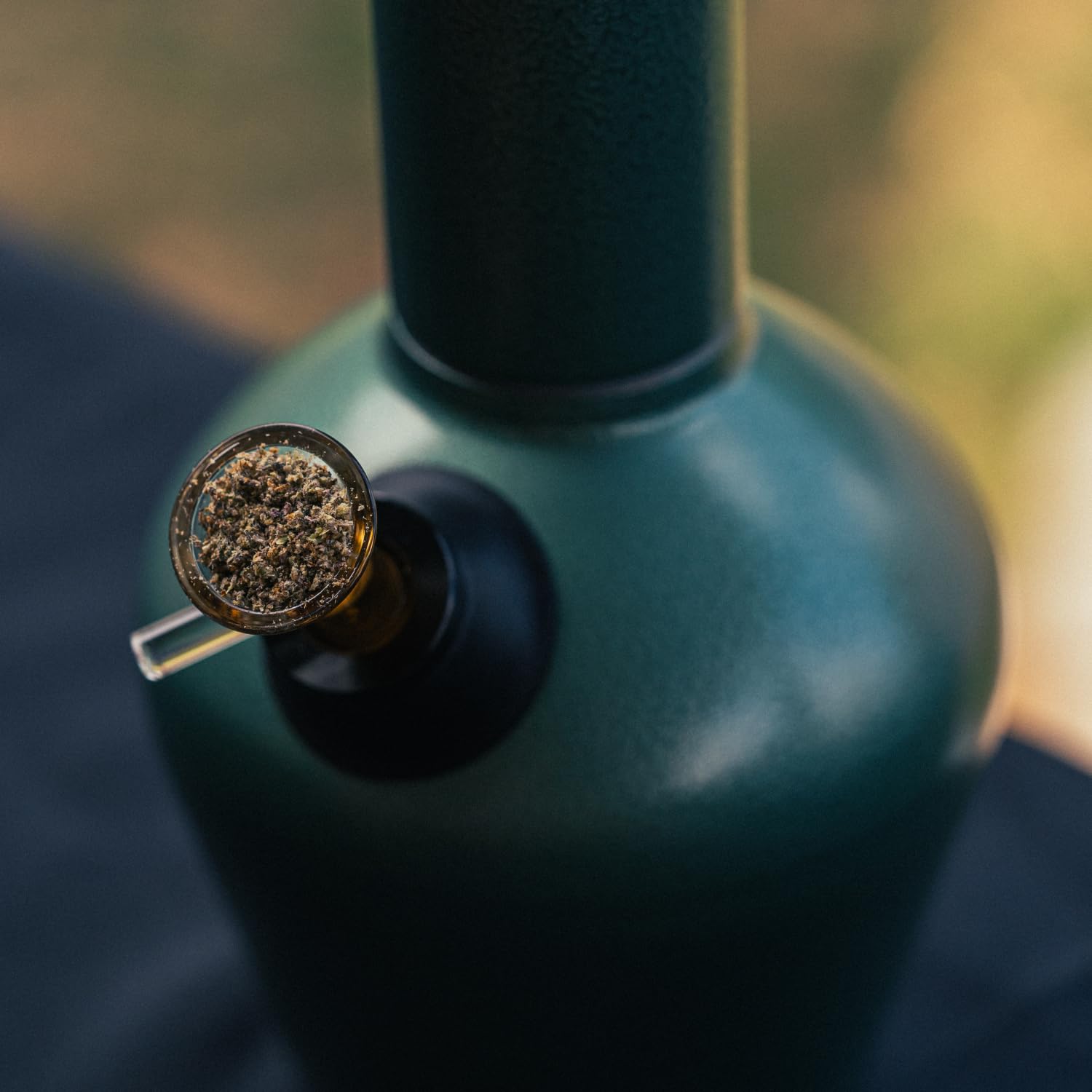 Chill - Bong de Acero Inoxidable M8 para Fumar - Duradero de Doble Pared, Aislado al Vacío - Negro Brillante