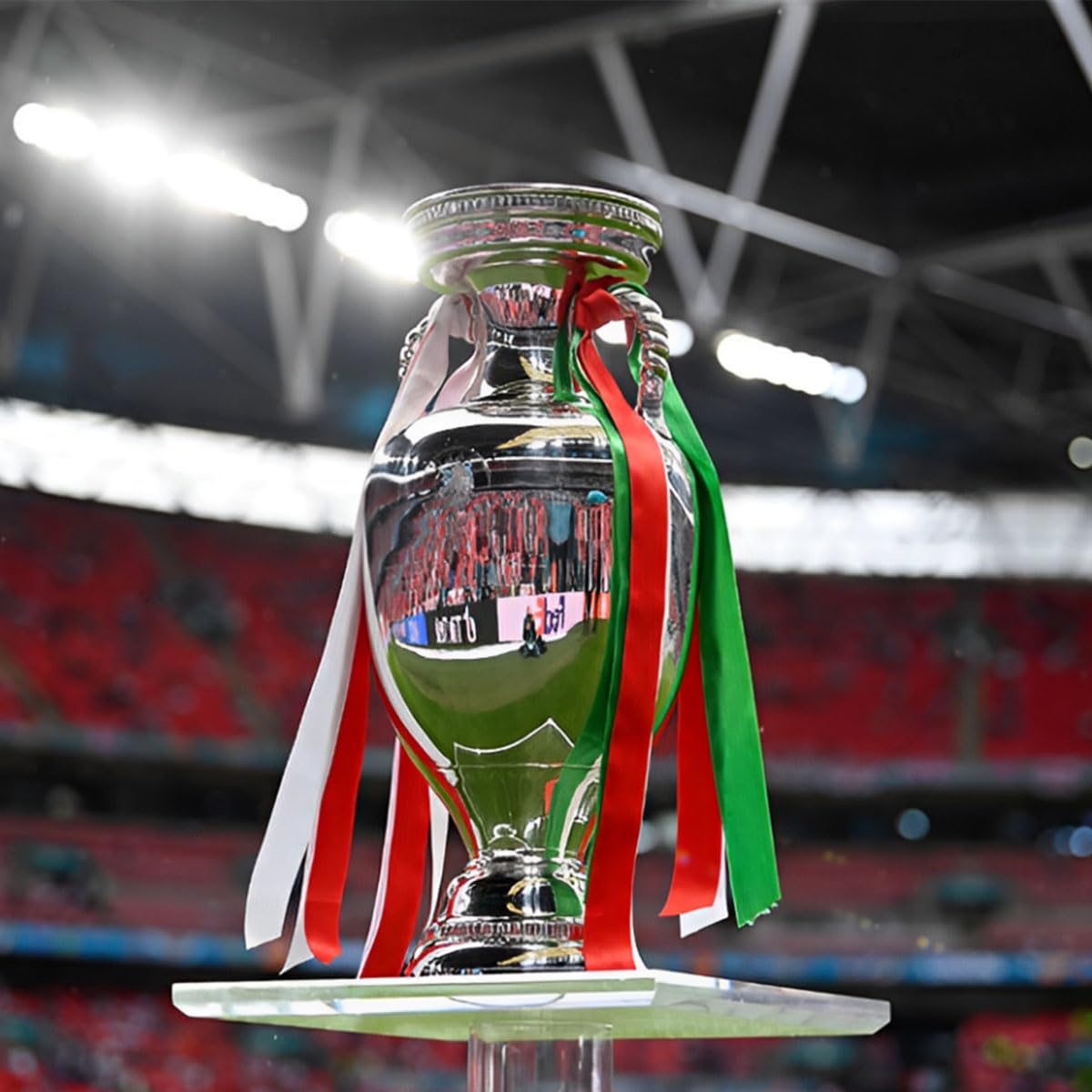 Replica del Trofeo dei Campioni della Coppa Europa in Resina Trofeo di Calcio di qualità Ideale Come Souvenir per Tifosi Perfetto per Casa Ufficio Club O Decorazioni A Tema E Collezioni,26cm
