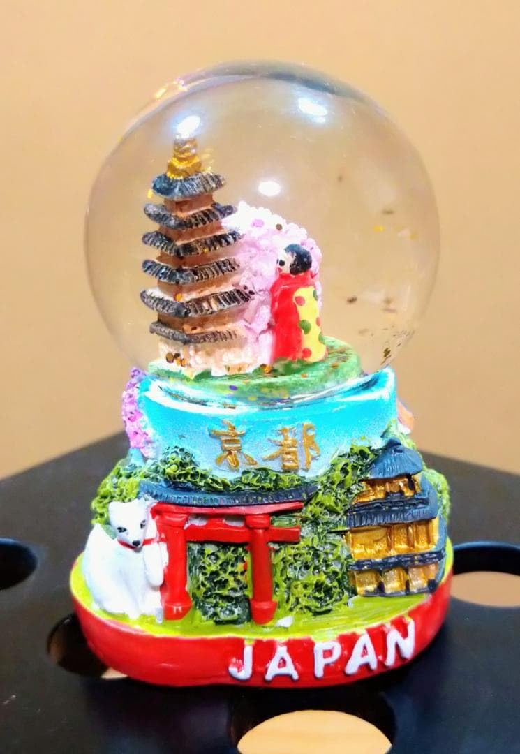 和風ポリレジン・ガラス製スノードーム 五重塔