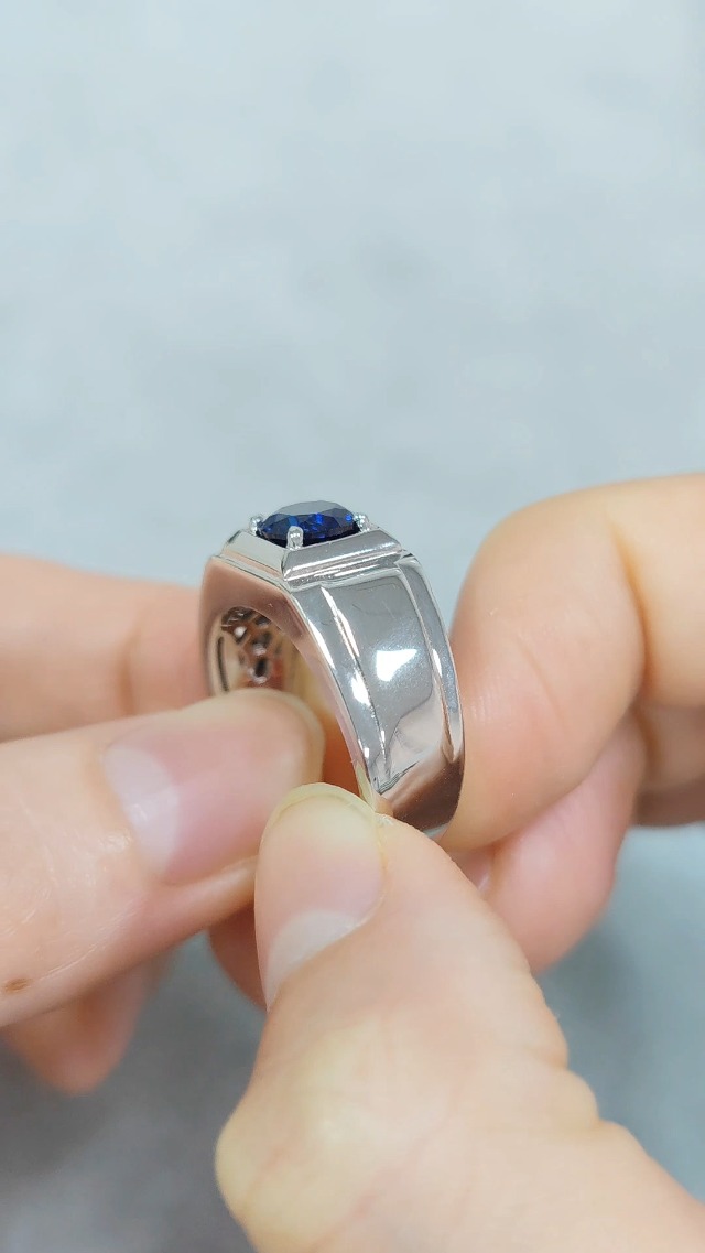 Moissanite Live -Herrenring überwältigendes Eröffnungs -Ehering für