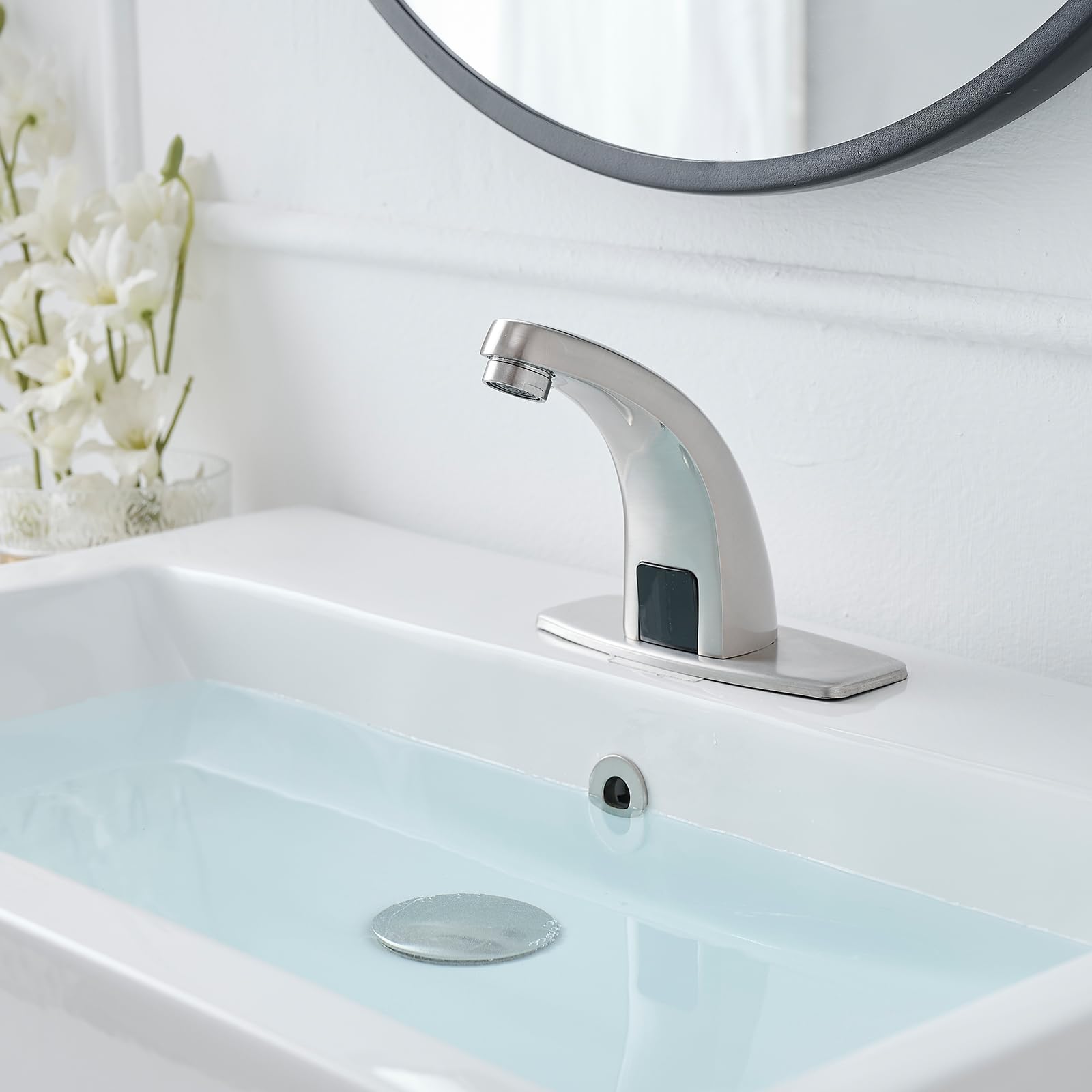 Grifo de baño sin contacto, grifo de fregadero con sensor de movimiento automático, funciona con batería o enchufe, control de mezclador de calor y frío, níquel cepillado