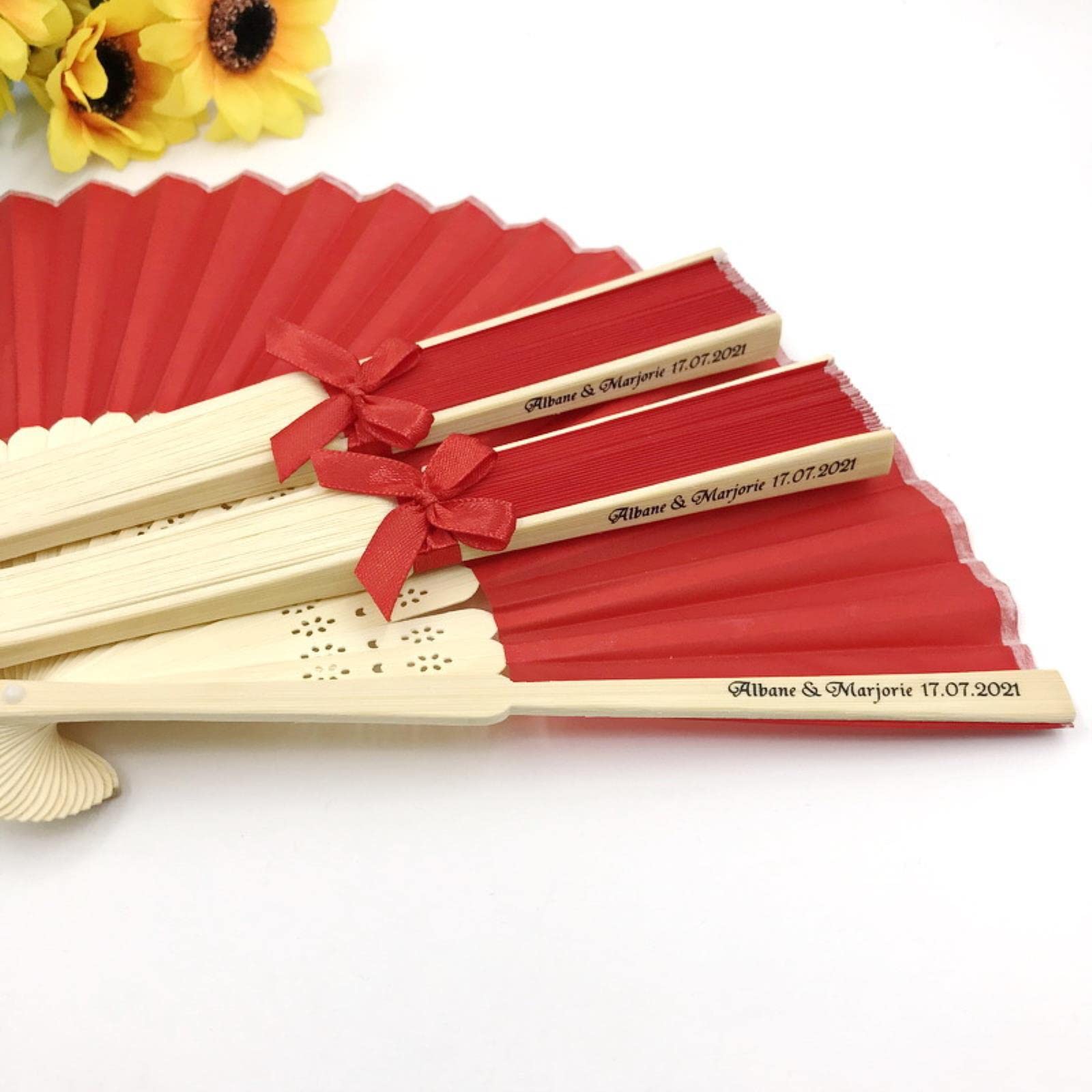 10/20/50Pcs Personalizzato da Sposa Tessuto di Seta Ventaglio Legato con Nastro Stampa Personalizzata Nome e Data Ventaglio Pieghevole A Mano Beige