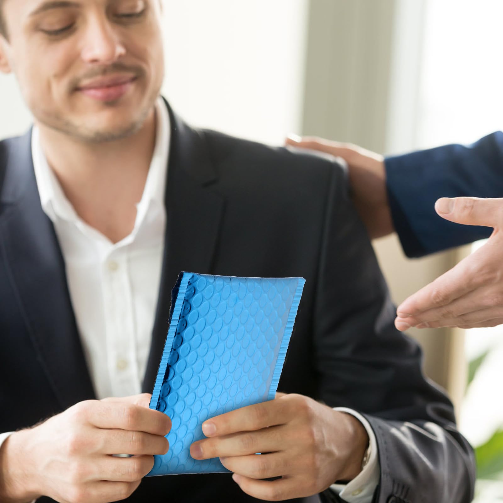 50 Sobres Acolchados Azules con Capa Metalizada para Embalaje Exprés, Autoadhesivos y Resistentes, Ideales para Envíos en Tiendas Casa