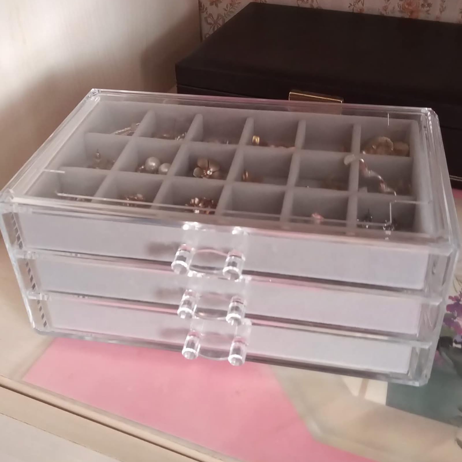 Portagioie In Acrilico Trasparente Con 3 Cassetti In Velluto Grigio – Organizer Per Anelli, Orecchini, Collane (23,4 X 13,5 X 10,7 Cm) - 2