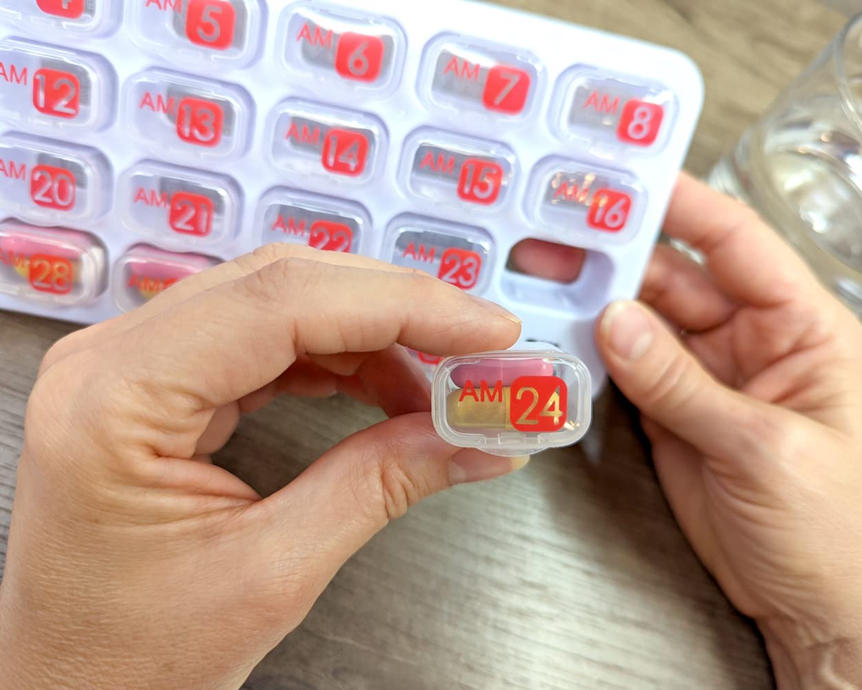 AM/PM - Bandeja organizadora mensual de pastillas con 31 cápsulas de pastillero extraíbles diarias por la mañana y la noche (transparente - AM/PM)