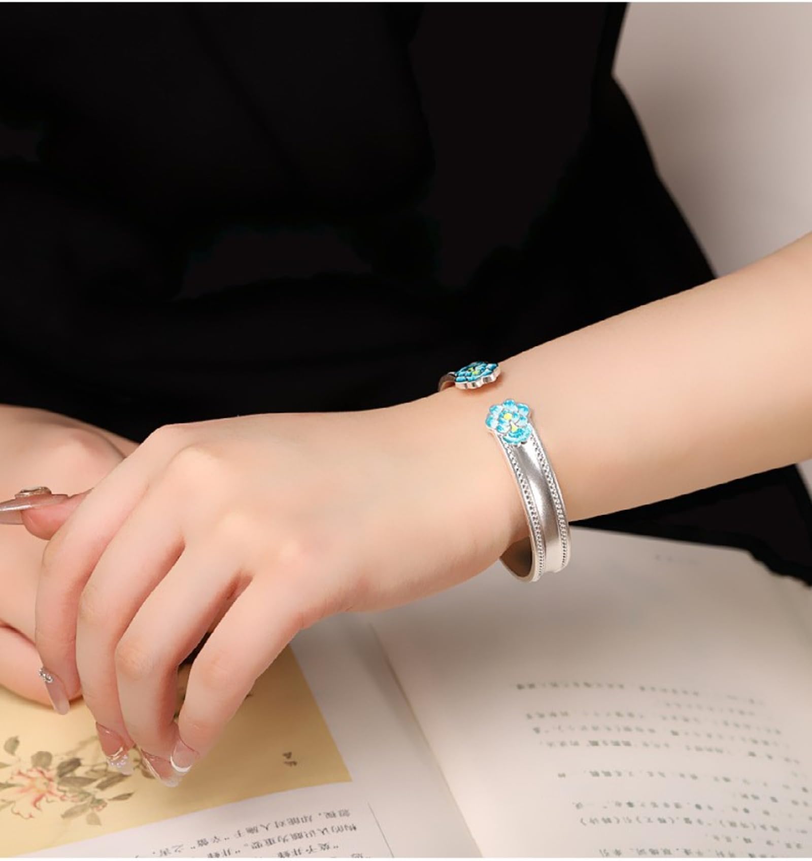 Braccialetti d'argento, braccialetti vintage, Bracciale rigido aperto di buon auspicio in argento sterling 999 da donna, smaltato, artigianato tradizionale, accessorio perfetto for appuntamento, compl