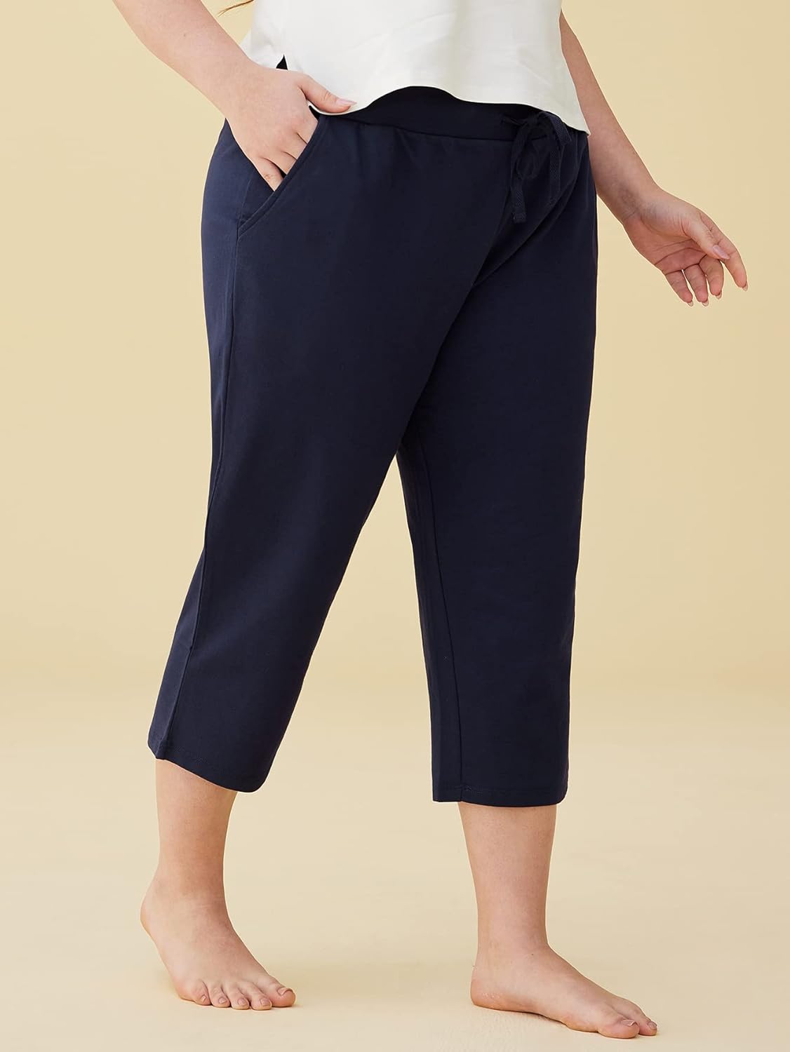 Weintee Women's Plus Size Cotton Capris with Pockets - Image 2
