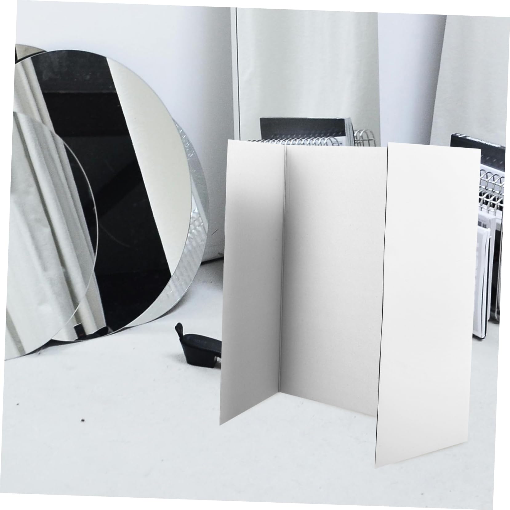 Faltbare Weiße Trifold Poster Board Präsentationstafel mit Doppelseitigem Klebeband Teiliges Vielseitig für Messen Ausstellungen und Professionelle Präsentationen