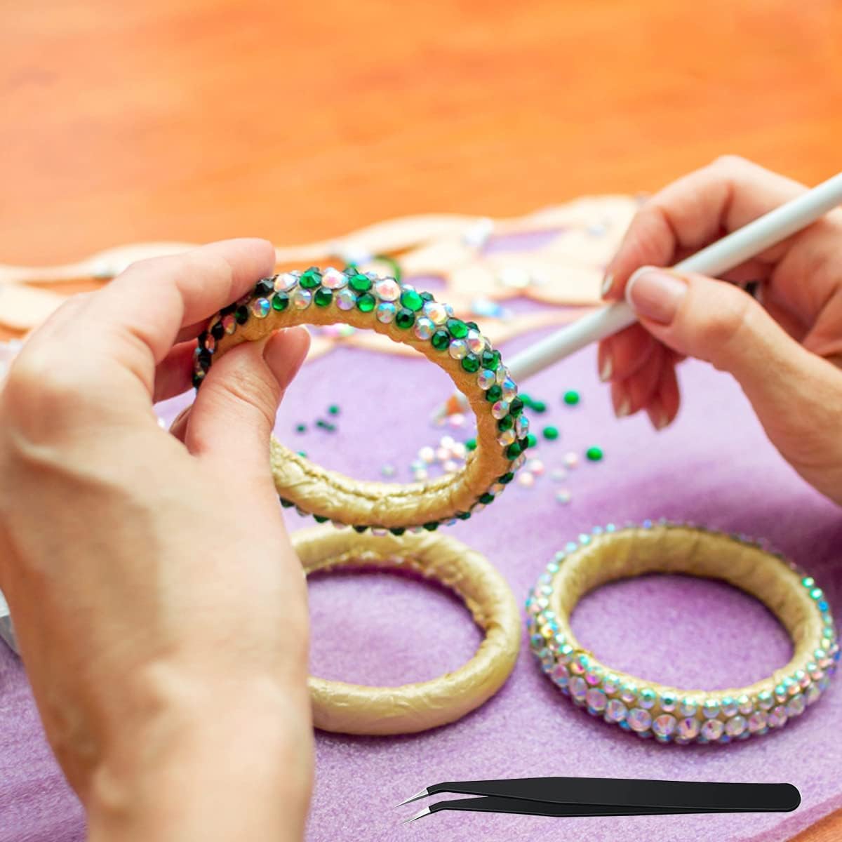 Bedazzler Kit con Strass, Applicatore di Gemme Fisse Caldo Penna Pittura a Diamante, Penna Cera, Pinzette, Vassoio, Panno Per La Pulizia, 28 Colori Strass Cristalli per Scarpe Fai Da Te Vestiti