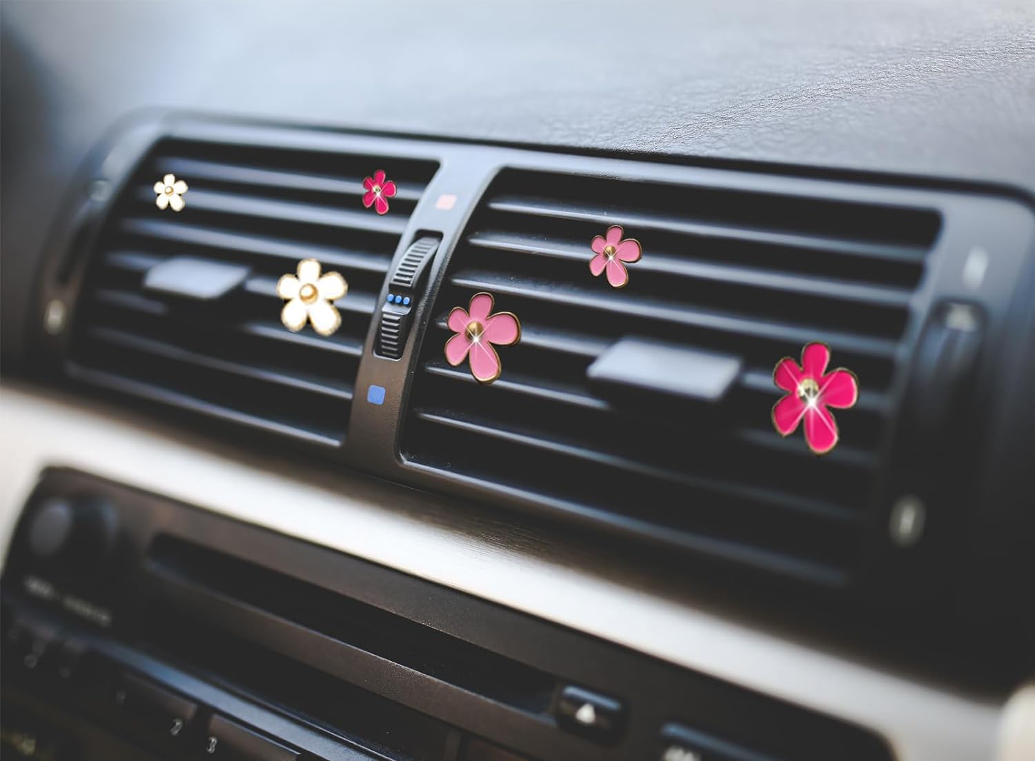 OBTANIM 4 Stück Auto-Lüftungs-Clips, bunte Gänseblümchen, Auto-Lufterfrischer-Clip, Klimaanlagen-Auslass-Clip für Auto-Innendekoration, Zubehör (Schwarz, Weiß, Rosa, Rot, 4 Größen)