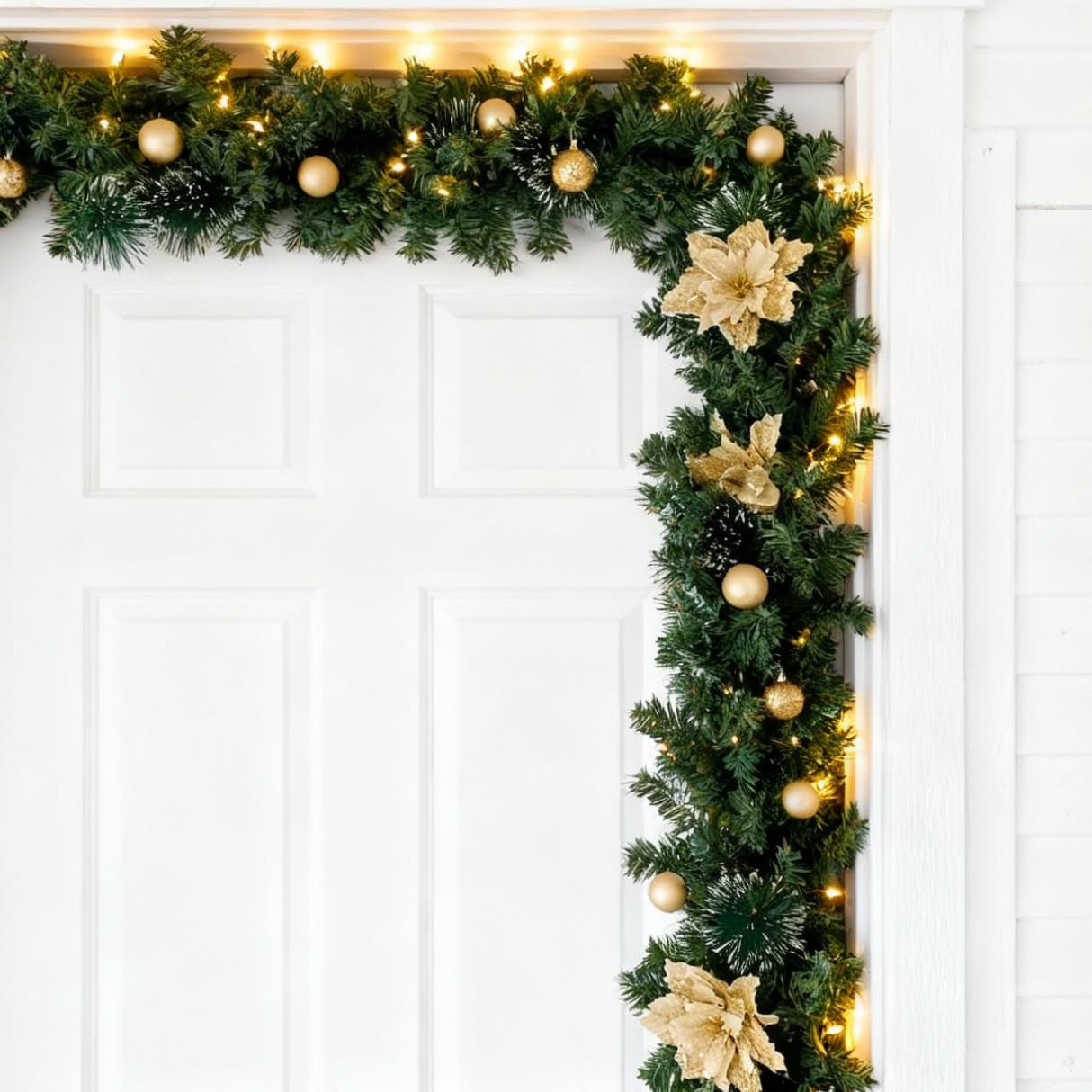Guirlande de Noël 270cm Avec Lumières Chaudes 5M 50 Leds, Guirlande de Noël avec doré Fleurs et Boules - Décoration pour Portes, fenêtres, cheminées, escaliers, Cour, intérieur et extérieur