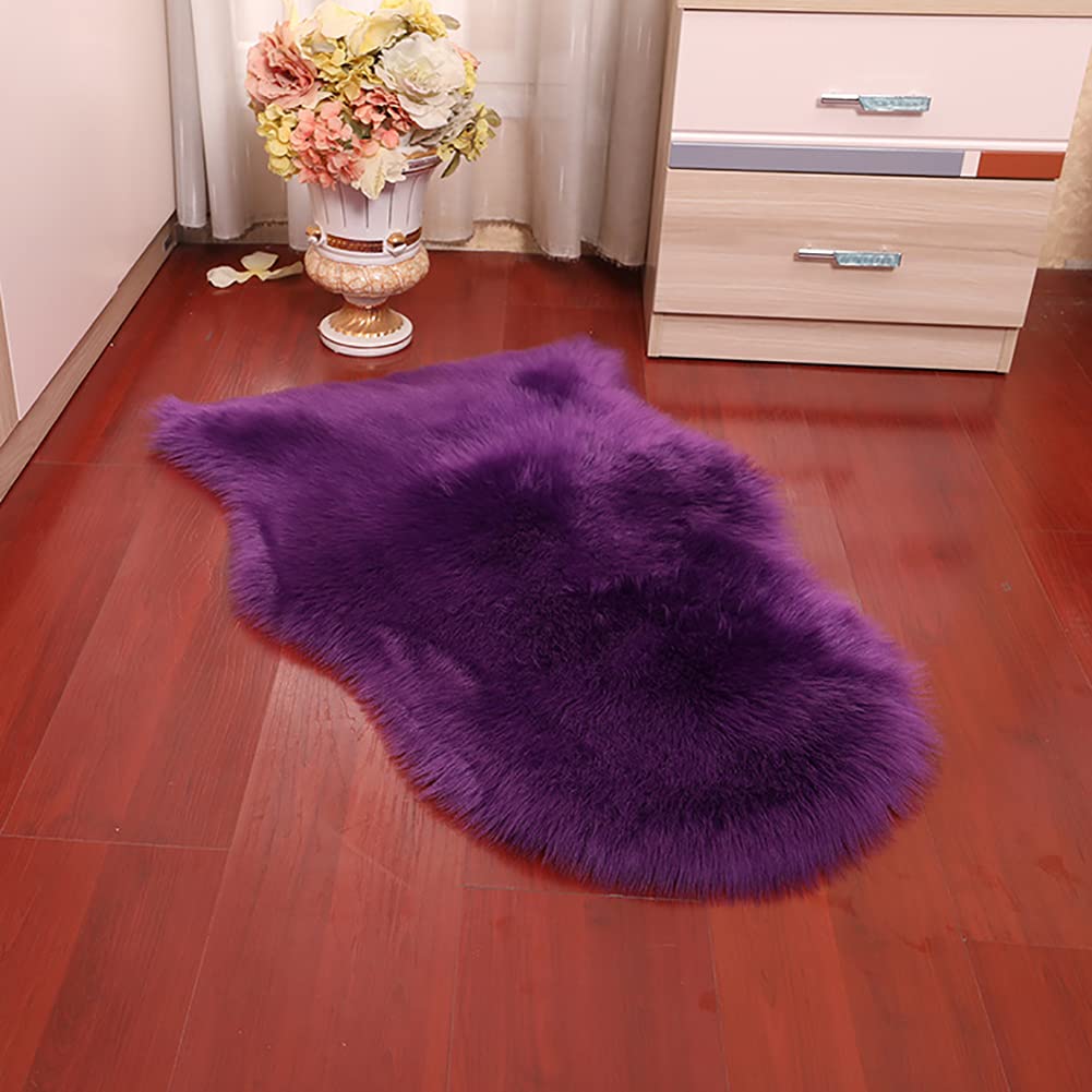 Peau de mouton fausse fourrure douce violette 70x150cm chic Ruby Lil