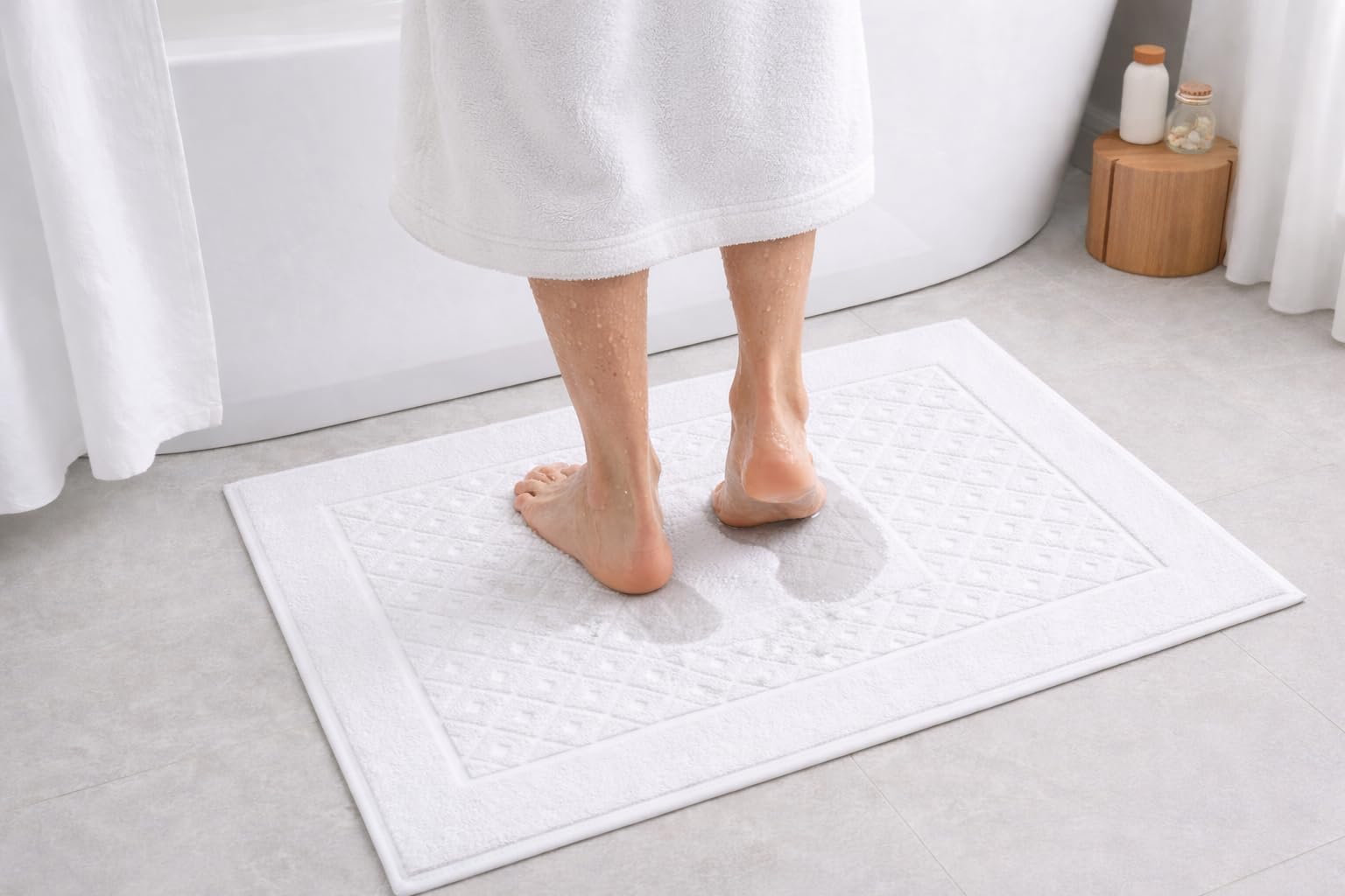 Caramont 12er Set Badvorleger/Badematten 50x70 cm – 100% Baumwolle, Weich und Saugfähig, Schnelltrocknend, Hotelqualität – Weiß – für Badezimmer, Zuhause, Hotel und Spa