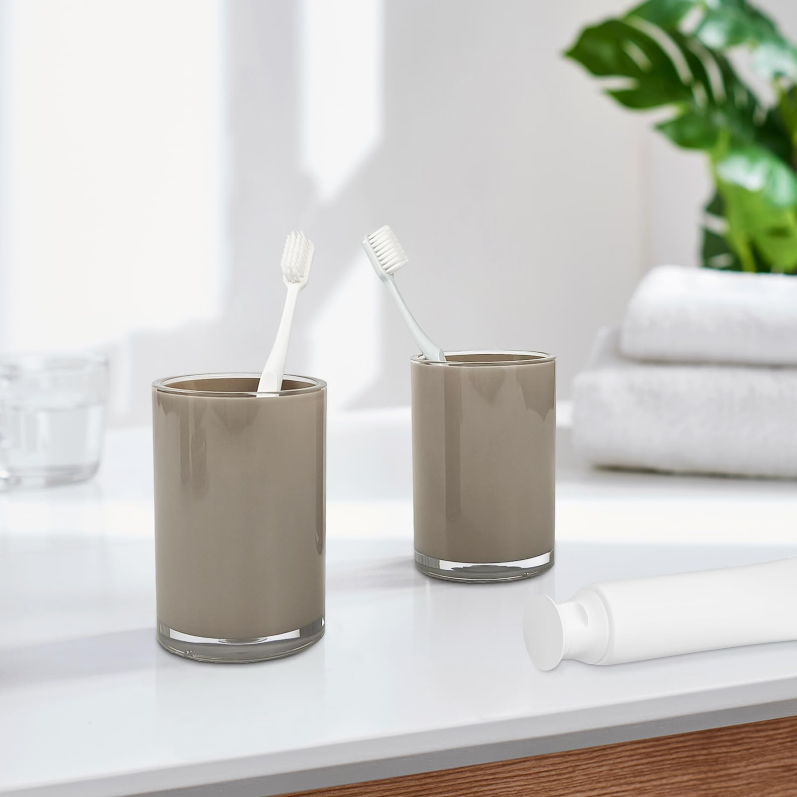 Juego de accesorios de baño gruesos, juego de accesorios de baño de 4 piezas con 2 vasos para cepillo de dientes, dispensador de jabón, dispensador de jabón (marrón claro)