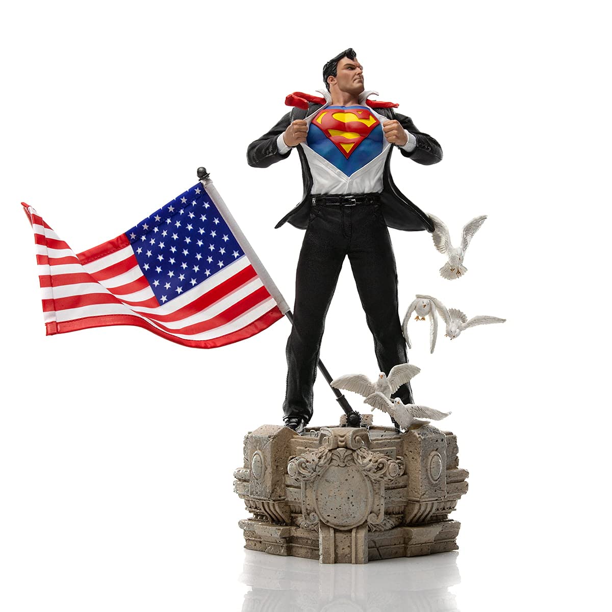 DC COMICS - CLARK KENT DELUXE ART SCALE 1/10 STATUE BY IRON STUDIOS