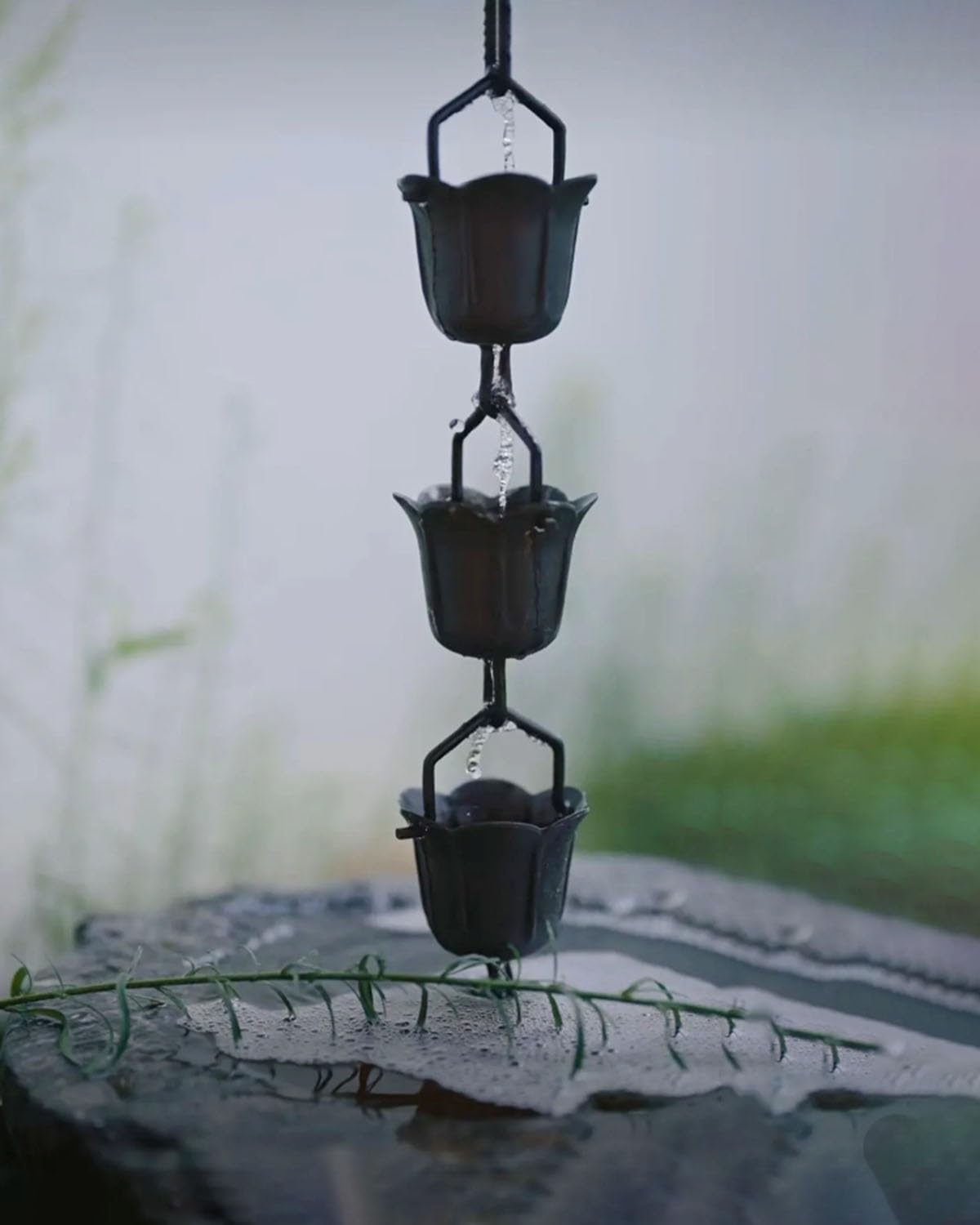 YNBSHGAA Rain Gutter Chains with Flower Cups, Cascading Rainwater Diverter for Efficient Heavy Water Flow Management,size_name-2.8m (9.2ft)