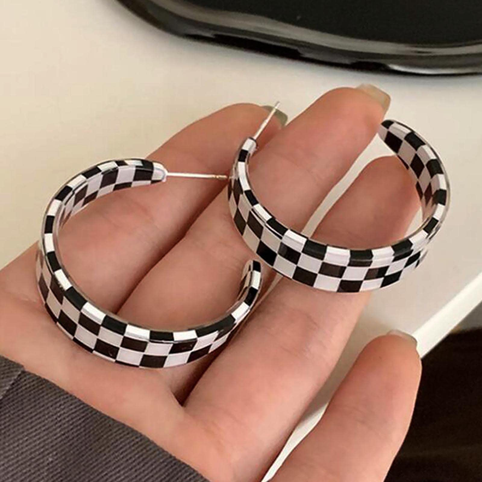 TseenYi Orecchini A Scacchiera In Acrilico Boho Orecchini A Cerchio A Scacchiera Bianco Nero Orecchini Vintage C Orecchini In Acrilico Bianco Nero Orecchini A Scacchiera Gioielli Per Donne E Ragazze