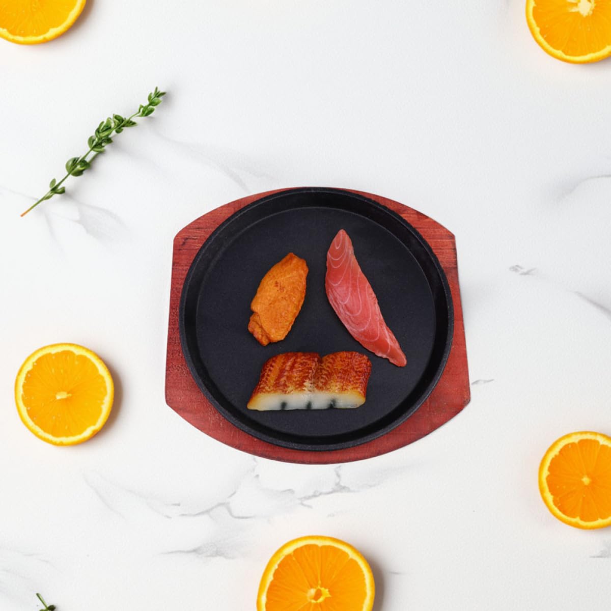 Kichvoe Padella in Ghisa Rotonda con Base in Legno per Bistecca, Distribuzione Uniforme del Calore e Rivestimento Antiaderente, per Cucina Casalinga e Ristorante