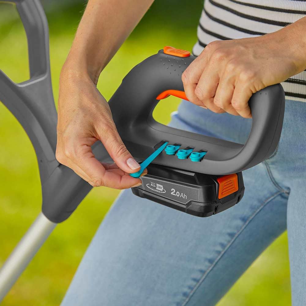 Gardena Recortadora batería SmallCut 23/18V P4A sin Bat.: Recortadora diámetro Corte 230 mm, Mango ergonómico, bajo Peso, diámetro Integrado de Corte (14702-55)