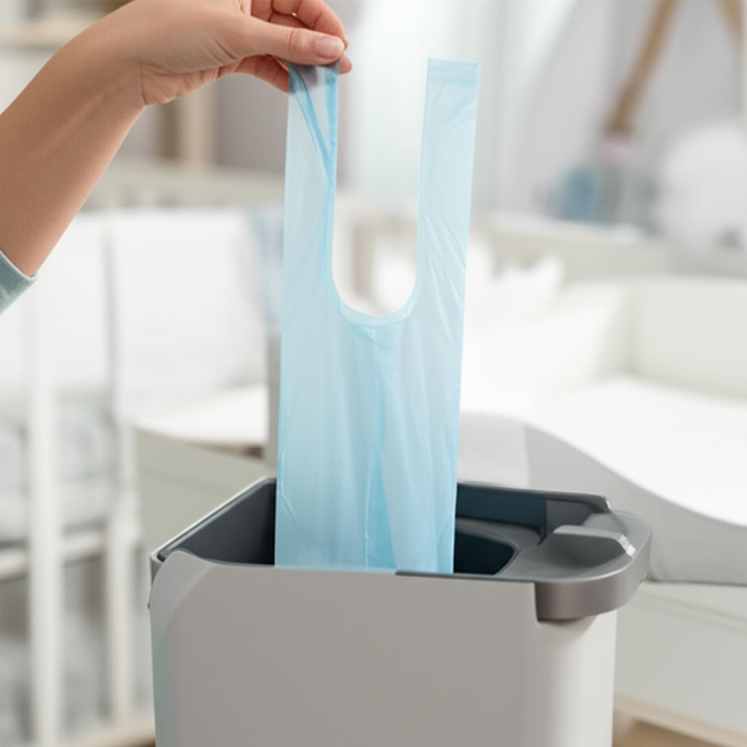 Babylove Hygienic Nappy Bags, Pack of 100, 3 Litres, Fresh Fragrance, Practical Handles - Image 3