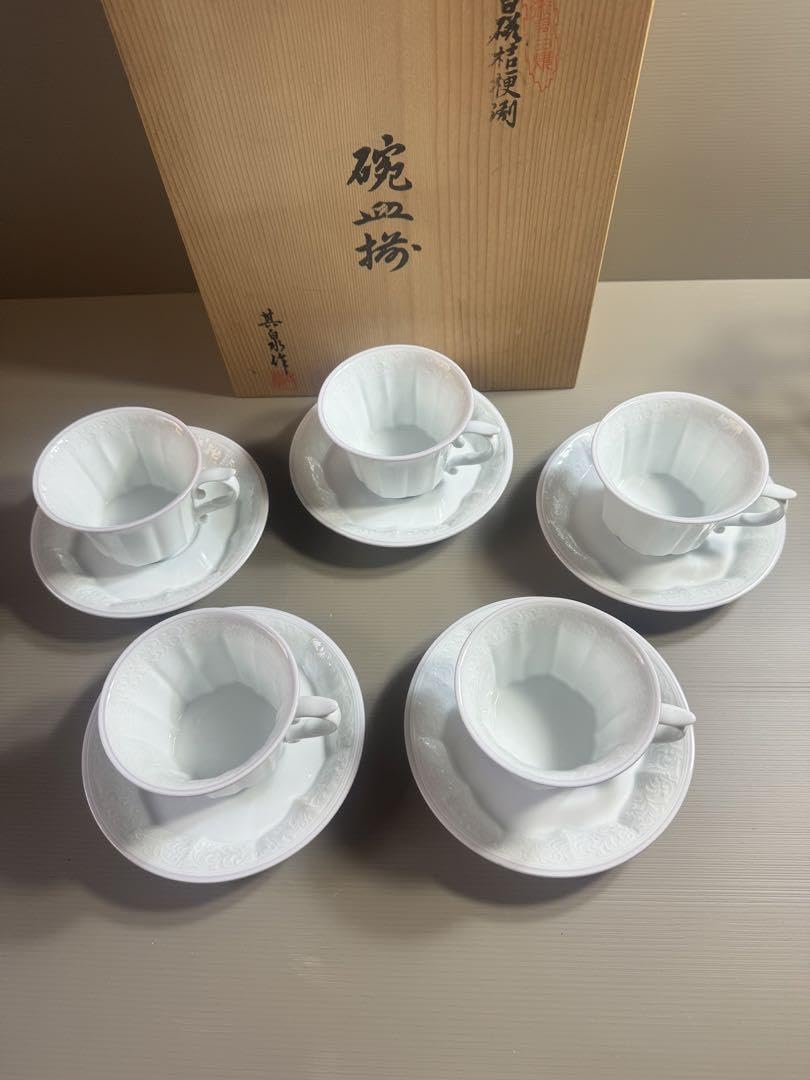 Amazon.co.jp: 1553 有田焼 其泉 白磁桔梗 カップ ソーサー 5客 共箱 