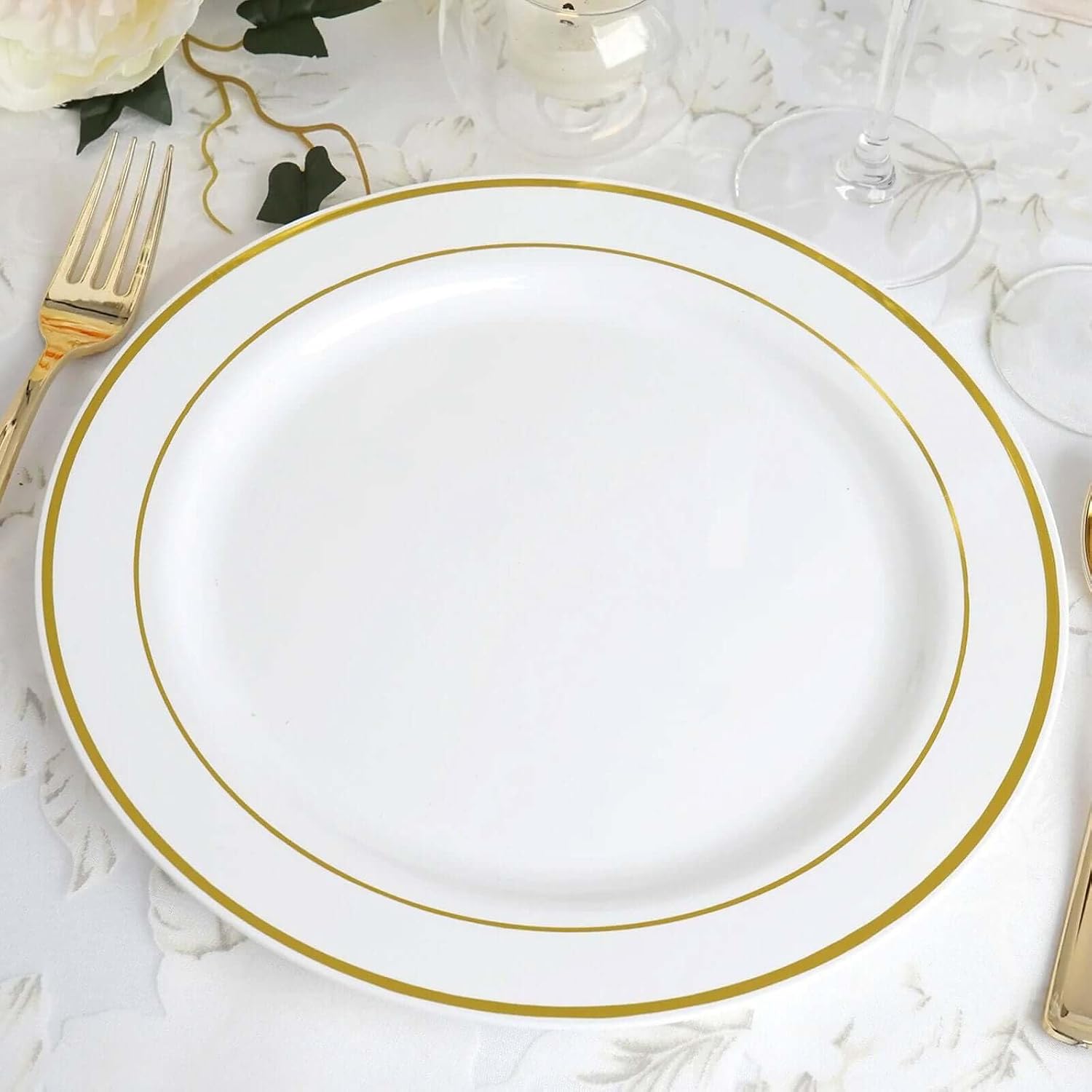 Efavormart 10-Pack 10" White Plastic Dinner Plates with Gold Rim - Classic Gold-Trimmed Hard Serving Plates for Traditional Wedding Banquets and Formal Hosting