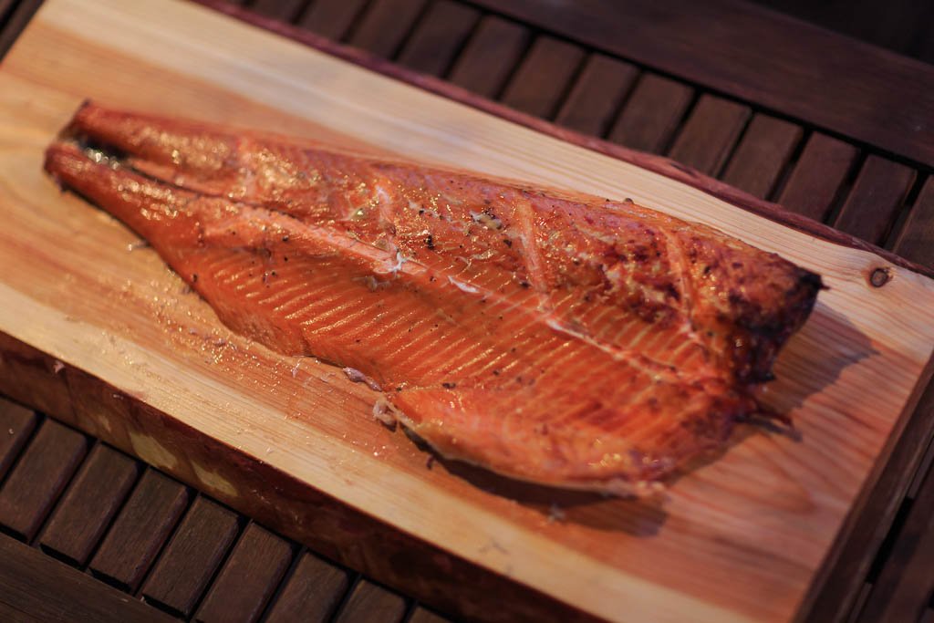 Flammlachsbrett, Räucherbrett, Flammlachs Brett aus dt. Lärche. Geeignet für Kugelgrills,outdoor grill und natürlich zum Verschenken ! (2, Lärche rustikal)