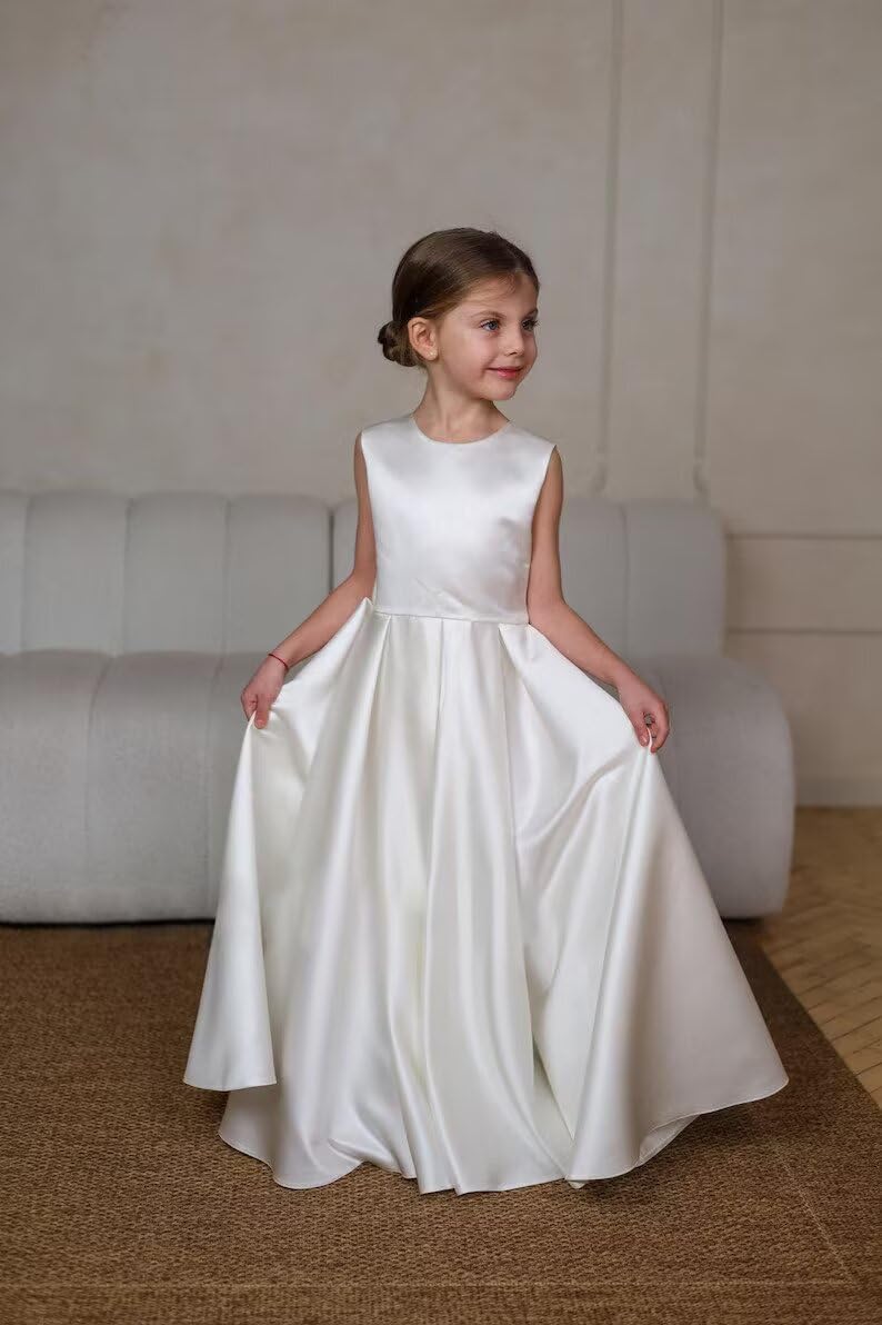 Lace Applique Flower Girl Dress for Wedding Bow Knot Satin Crew Neck Ball Gowns Sleeveless First Communion Long Dress