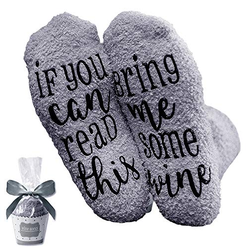 Calcetines de vino rosa con texto en inglés «If You can read...